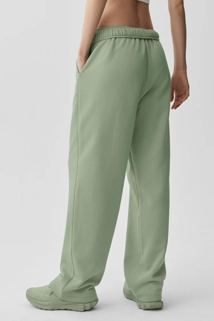 Accolade Straight Leg Sweatpant | Alo Yoga