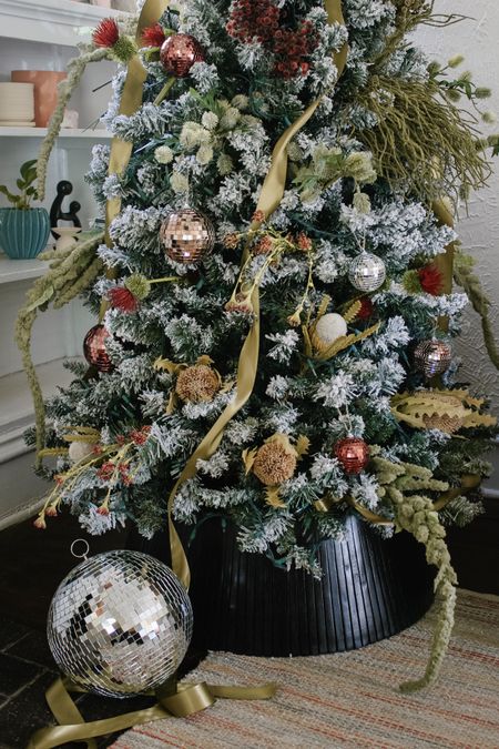 Floral Christmas tree 🌲+🌺

#LTKSeasonal #LTKHoliday #LTKstyletip