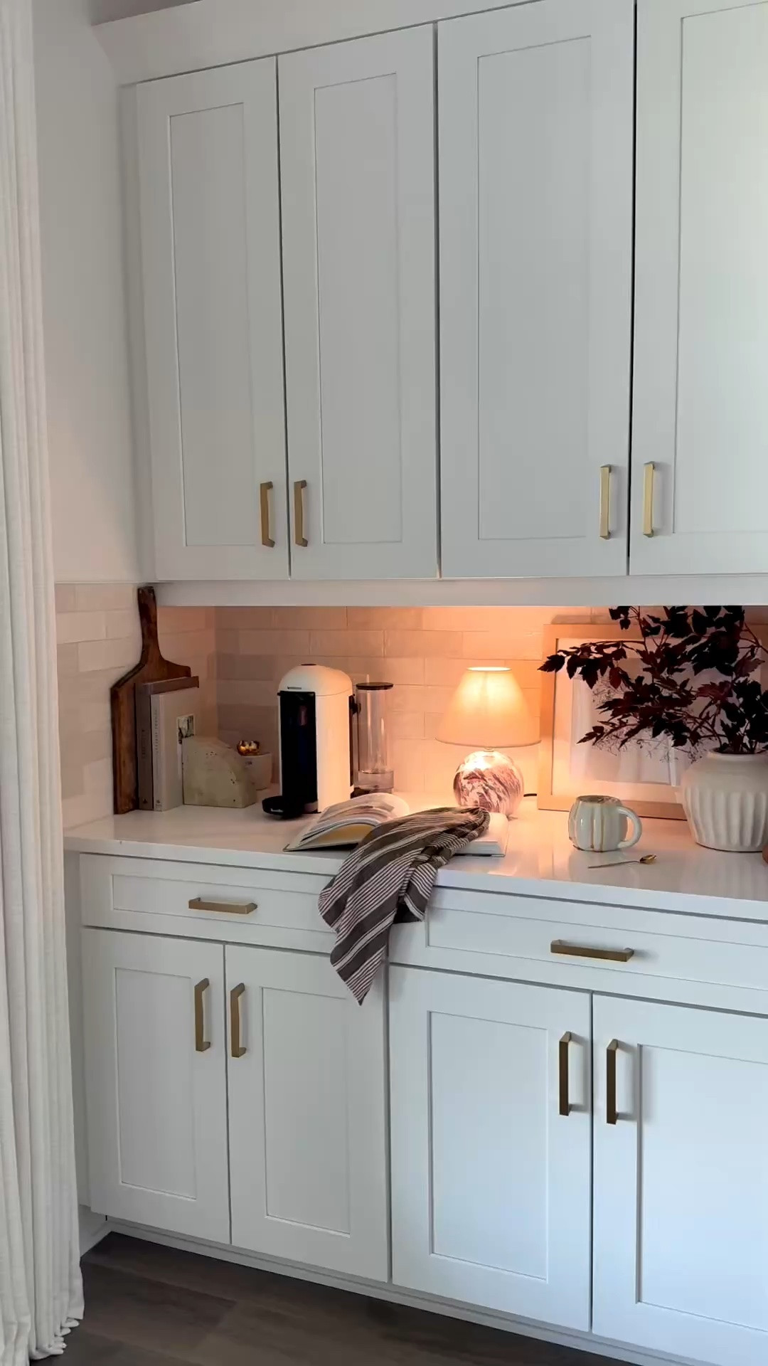 Bringing in a moodier side to my coffee bar 🤎✨ (ps you won’t believe the price on this marble table lamp?😯)


coffee bar, fall decor, fall kitchen, moody kitchen, cozy home, fall kitchen styling, mini lamp, designer for less, pumpkin mug, fall mug, kitchen inspo, fall stems, marble table lamp 

#cozykitchen #falldecor #fallhome #kitcheninspo #kitchenstyling

#LTKHome #LTKSeasonal
