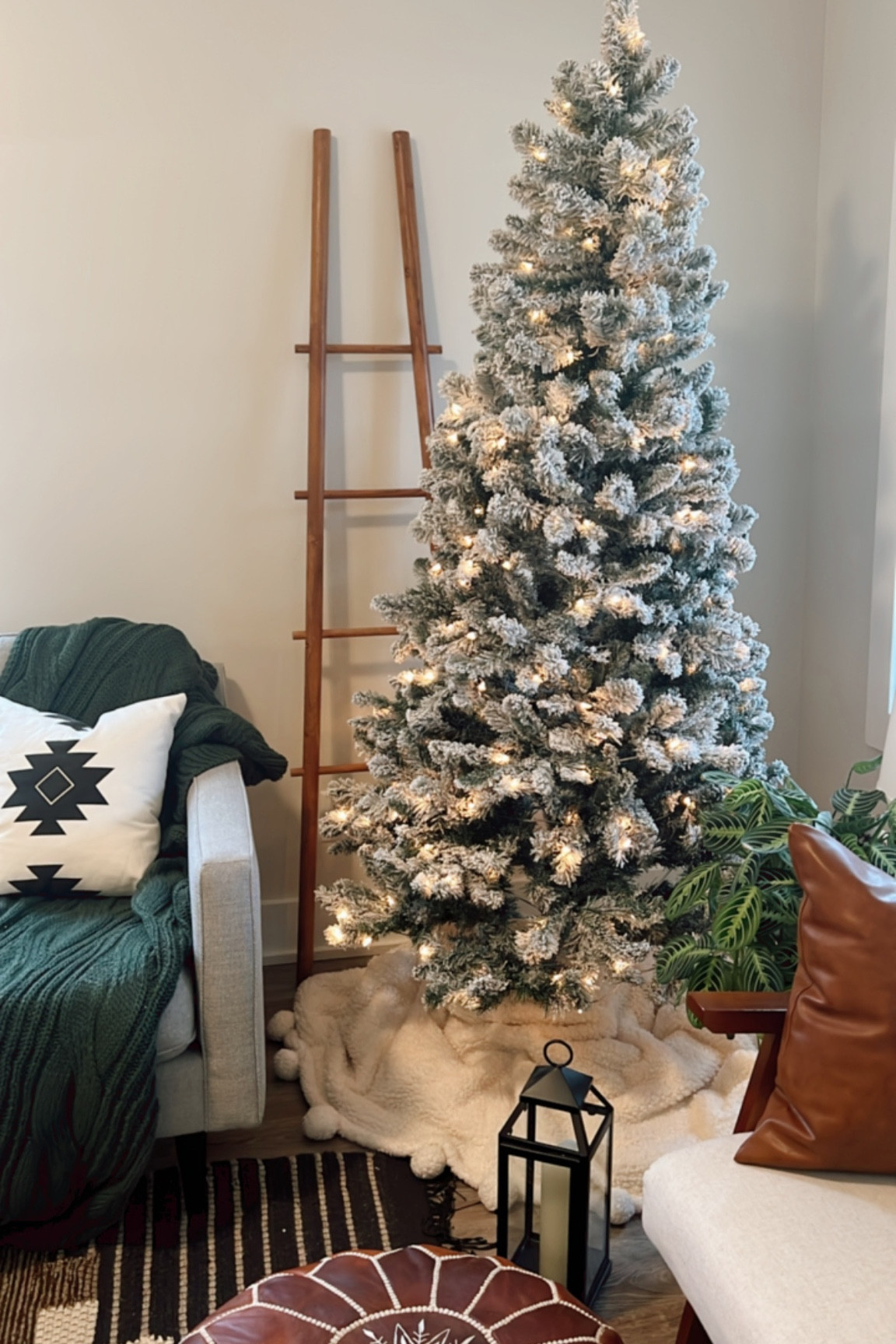 Sharing everything in my Christmas tree corner
.


#LTKHoliday #LTKhome #LTKSeasonal