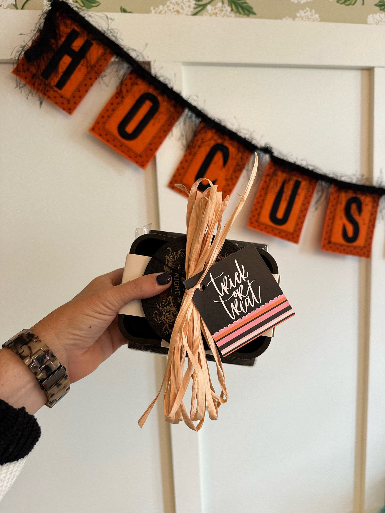 Halloween gift for friend 💀🖤

#halloweengift #hostessgift #neighborgift #smallgift #halloweenparty 

#LTKParties #LTKHalloween #LTKHoliday