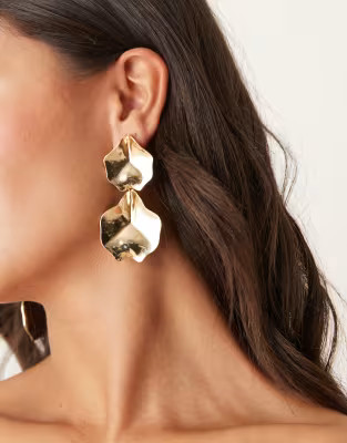 DesignB London oversized abstract statement stud earring in gold | ASOS | ASOS (Global)