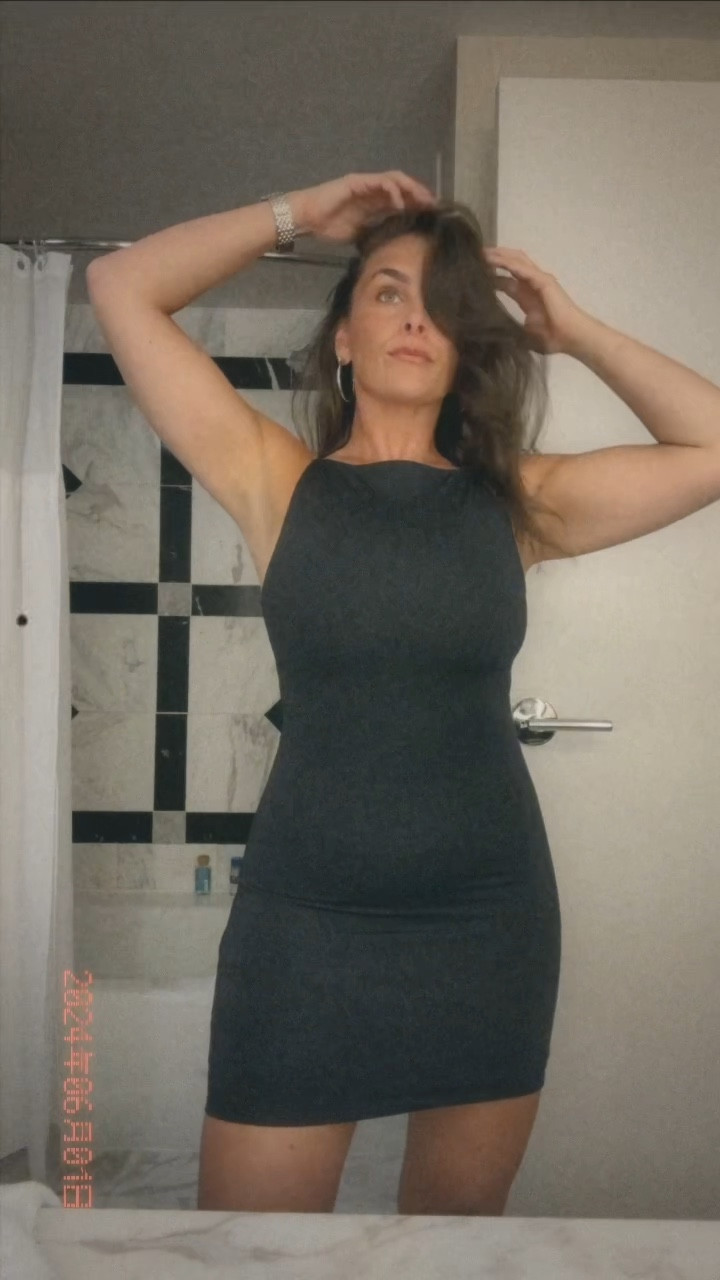 This aritzia dress !!! Their contour material is soooo good - comes in black white & orange

#LTKFindsUnder100 #LTKStyleTip