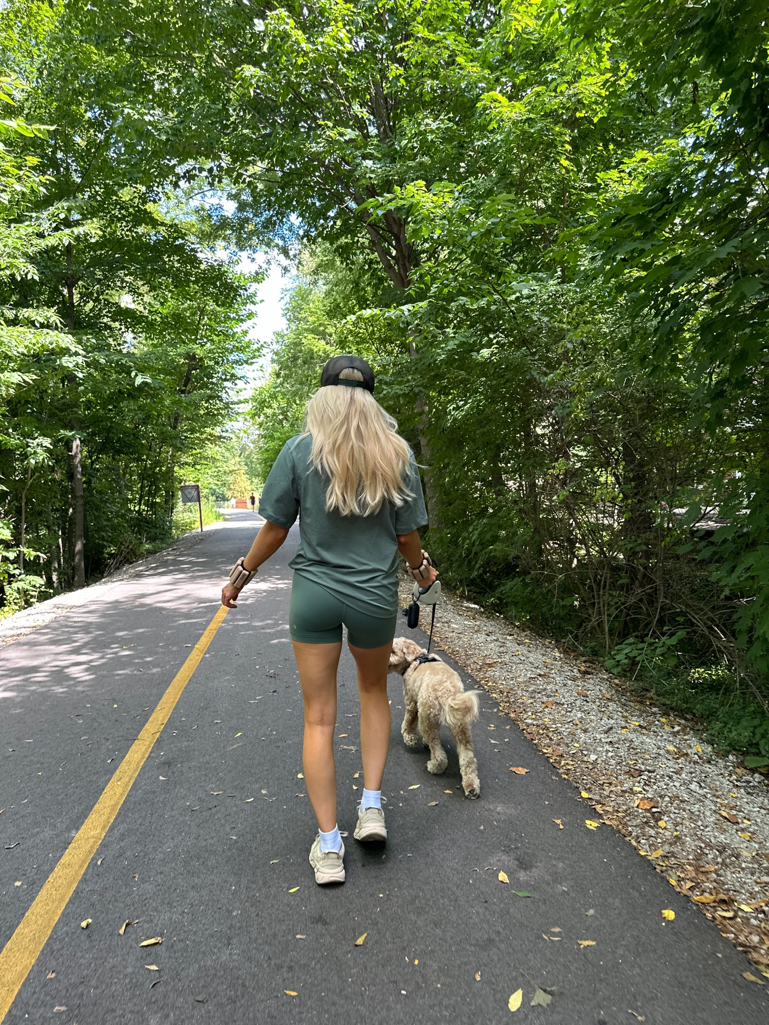 Size small in tee (men’s). Size 6 in shorts 4”. True size in shoes  