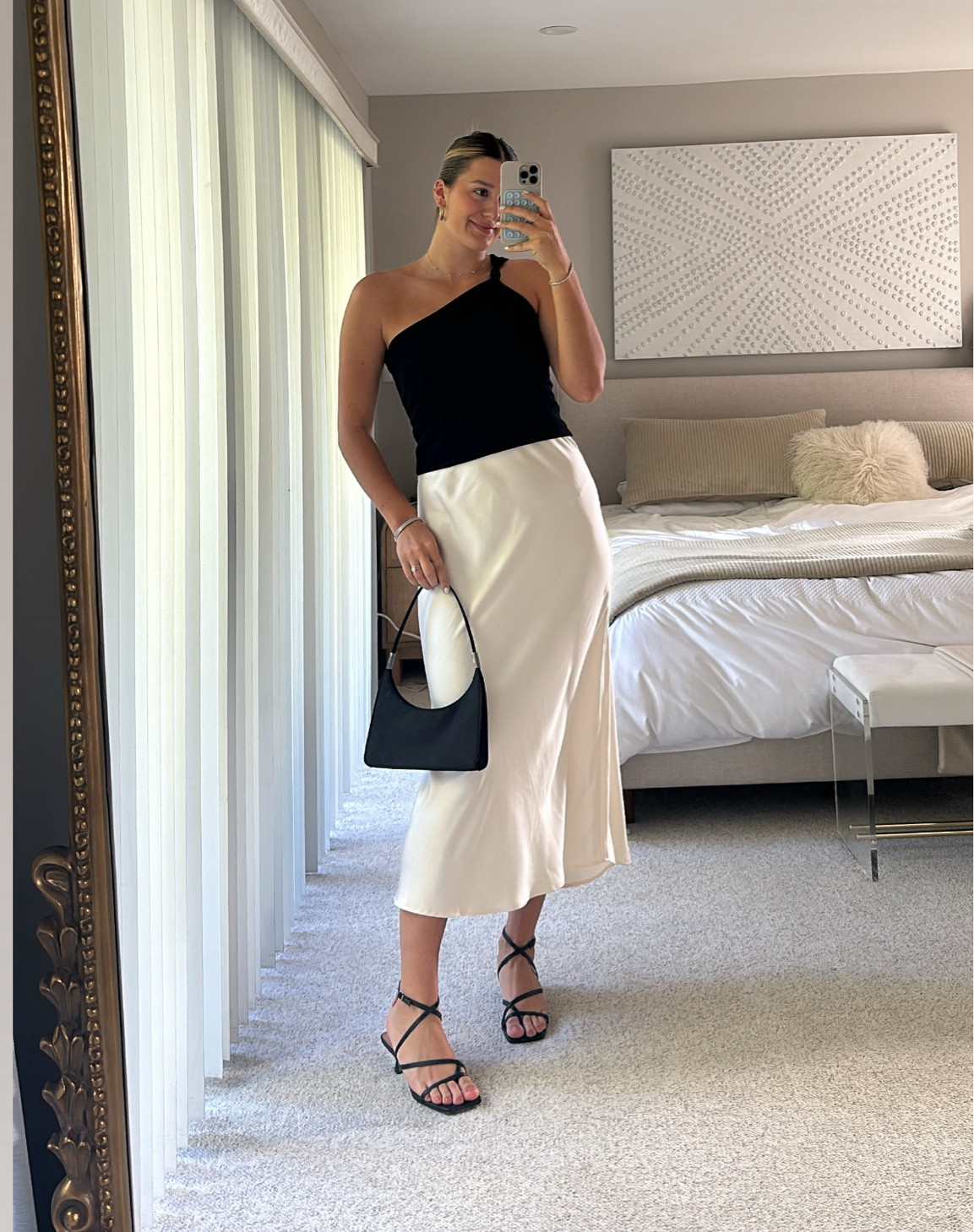 effortlessly chic! 🖤

#LTKItBag #LTKStyleTip