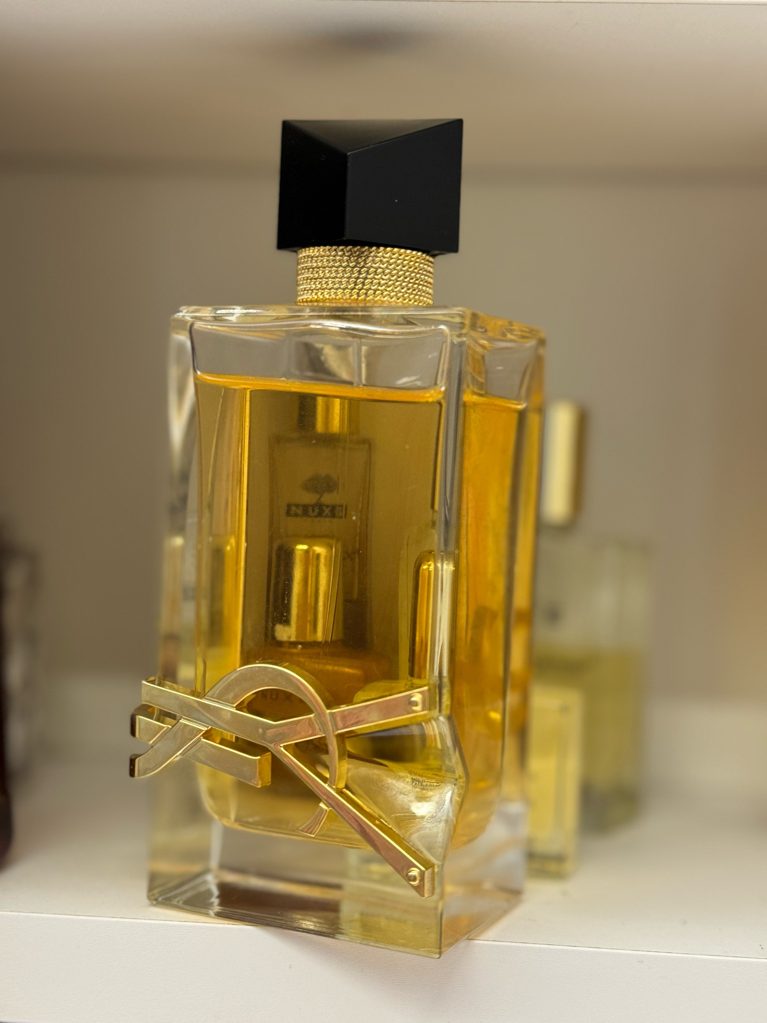 Sabe quando você quer sair para arrasar? Então, está é a fragrância:Libre.
Com 2 espirros já consigo uma projeção de 2 passos. Fica no ambiente e percorre o olfato de todos que cruzam comigo. 
Aprovado!!!

#LTKwinter #LTKbrasil #LTKbeauty