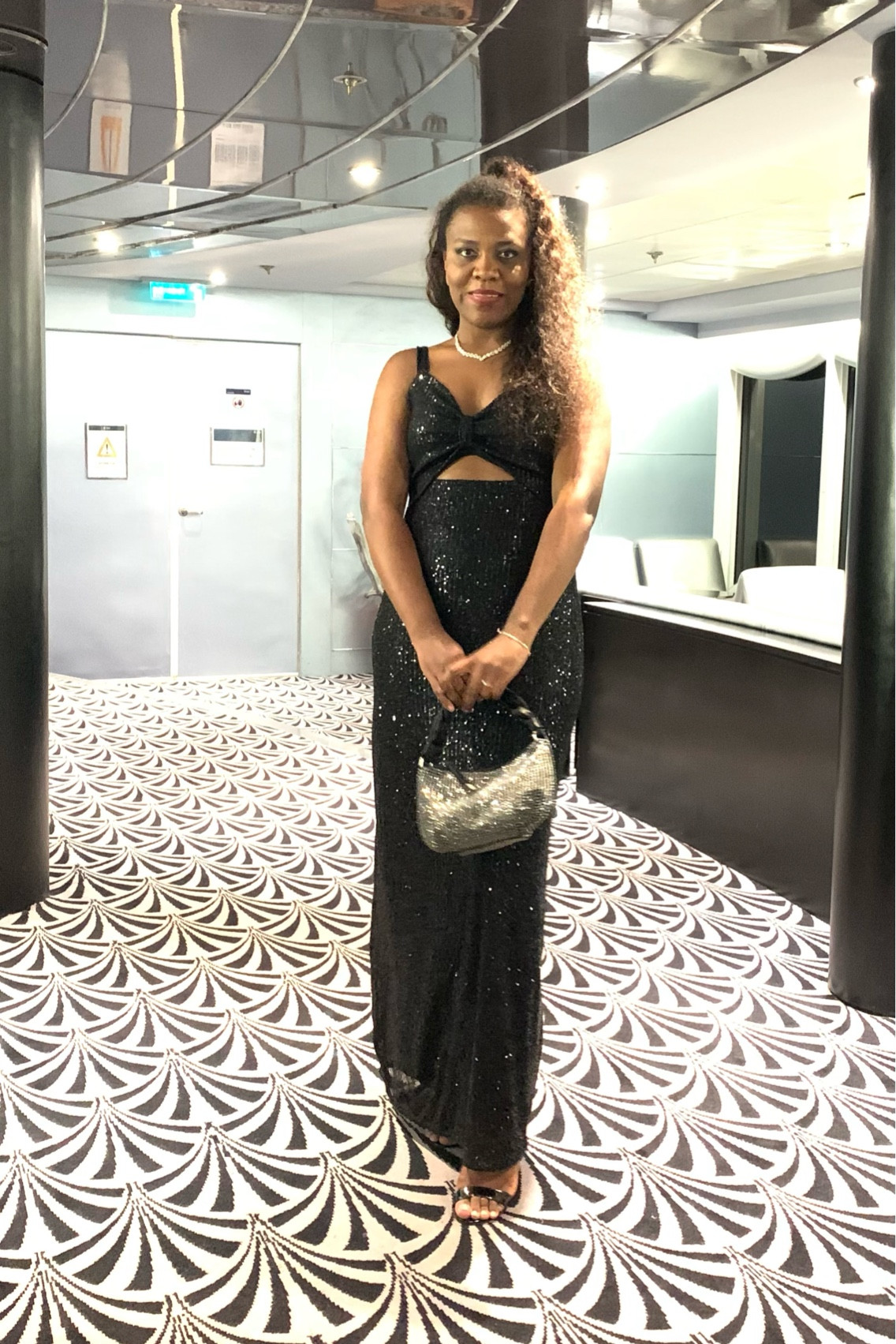 Toda mulher precisa ter um vestido de Paete preto 🤌🏾✨