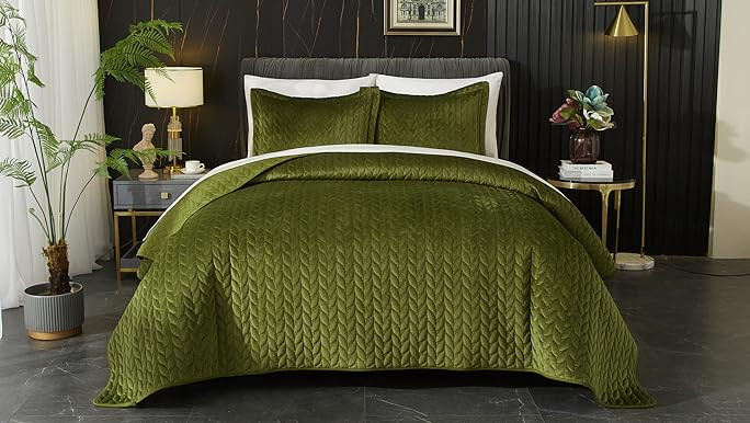 Fredsure Distressed Velvet Quilt Set, 3 Pieces Blackish Green King, Distressed Velvet Face and Br... | Amazon (US)