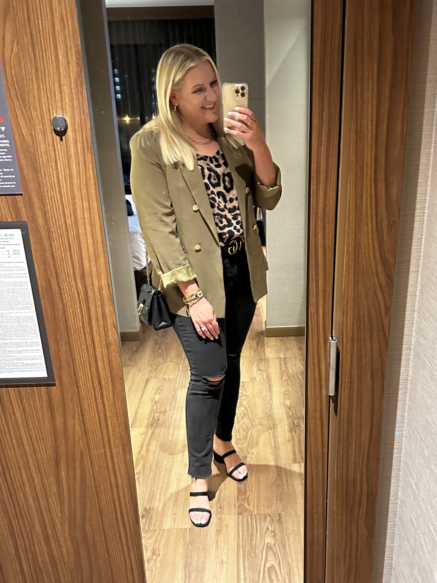 My favorite fall blazer paired with these tummy control jeans! 
Blazer- xl tts
Tank- xl tts 
Jeans- 14 tts
Heels- 8.5 tts
Belt- 105 

#LTKfit #LTKSeasonal #LTKcurves