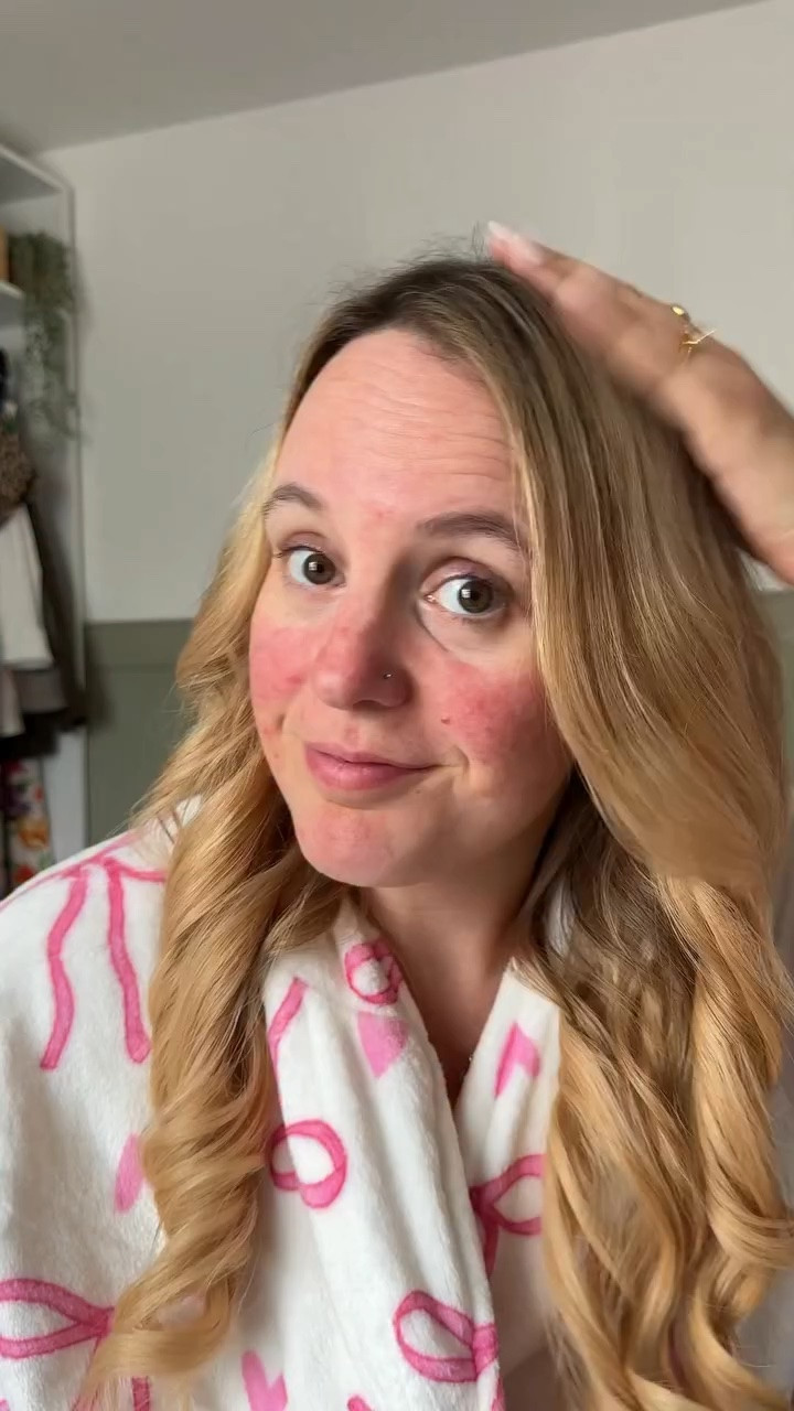 Big hair without the fuss! I finally got to try the @lorealukandireland big hair day refreshing volume spray and it did not disappoint! It gave me some added volume without the sticky feeling and when teamed with the lifter hair care range it’s a winning combo! |AD 

#lorealistaruk #makeup #skin #haircare #bighairhack