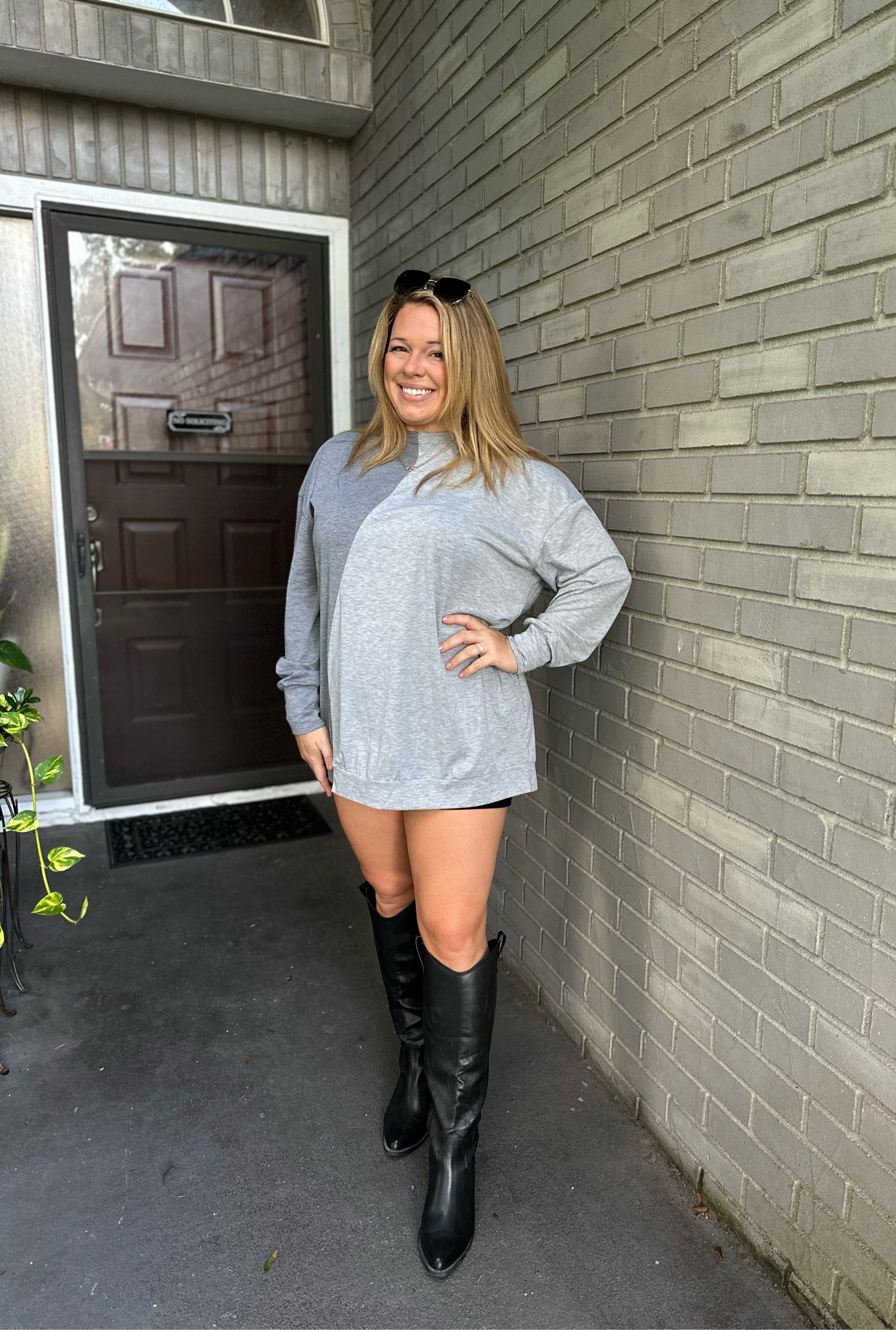 Loving this cute color Block long sleeve that I added to my wardrobe this fall. I ordered a size XL since I wanted a baggier fit and normally I wear large. I could have easily worn a size large since it’s already oversized. Nice the less it’s still so cute and comfy to throw on and dress up or dress down for different occasions.

Long sleeve
Color block sweater
Oversized long sleeve
Fall long sleeve
Midsize outfits
Midsize fashion
Midsize style

#LTKstyletip #LTKtravel #LTKmidsize