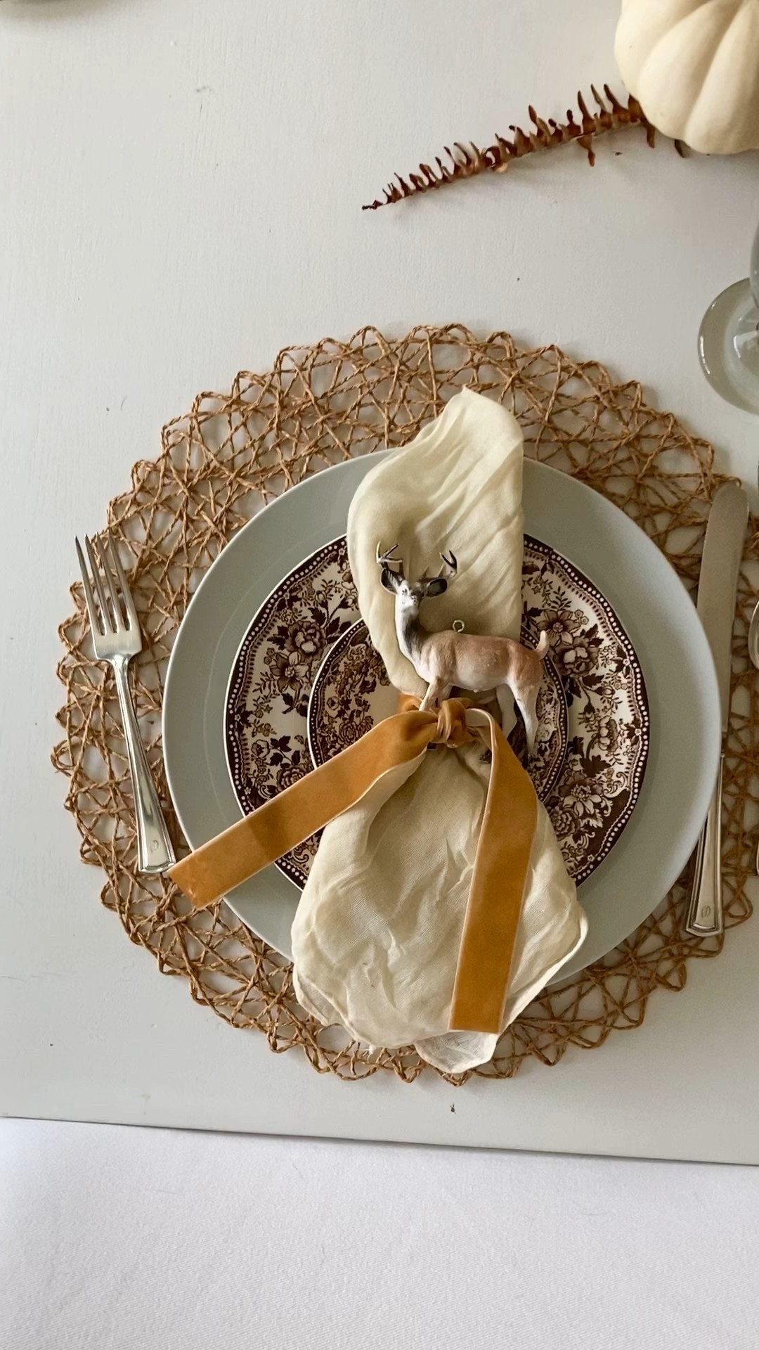 You can’t go wrong with brown transferware .

#LTKHome #LTKFindsUnder100 #LTKSeasonal