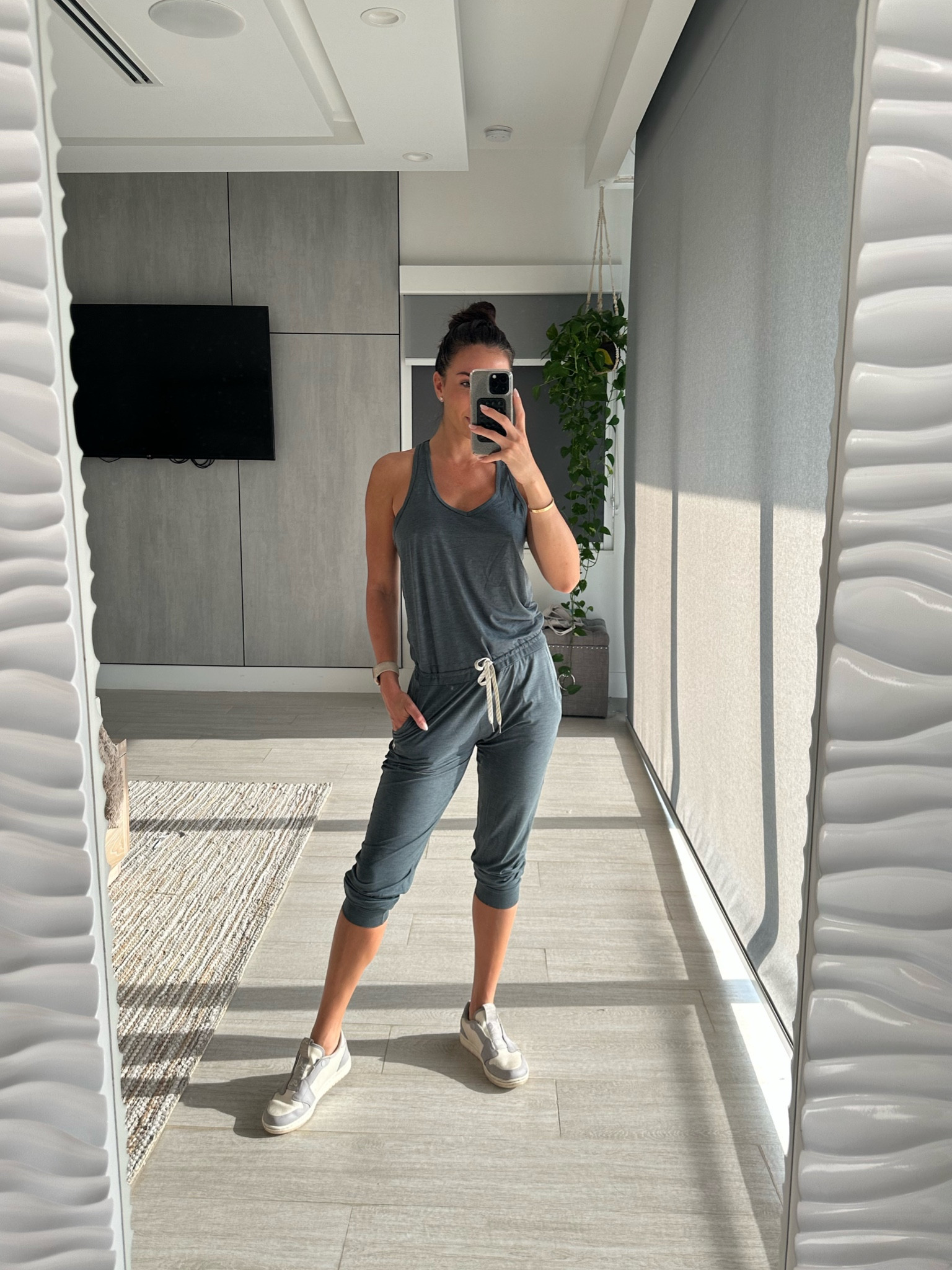 Hi ladies! If you’re looking for comfy loungewear this is it! I’m wearing a size xs! This is one of the comfiest jumpers I own and love it for errands or travel! 💙 

#LTKFind #LTKfitness #LTKtravel