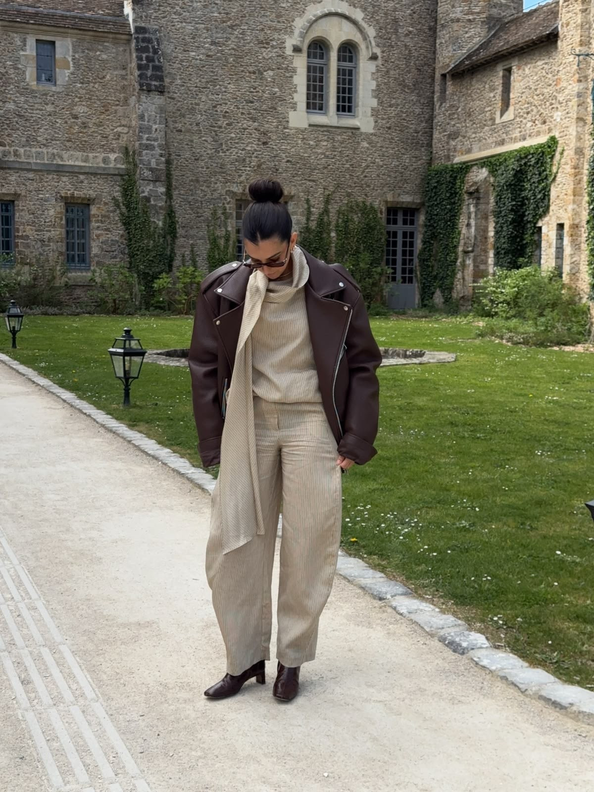 this set has my heart >>>

publicité  

#LTKfrance #LTKeurope #LTKspring