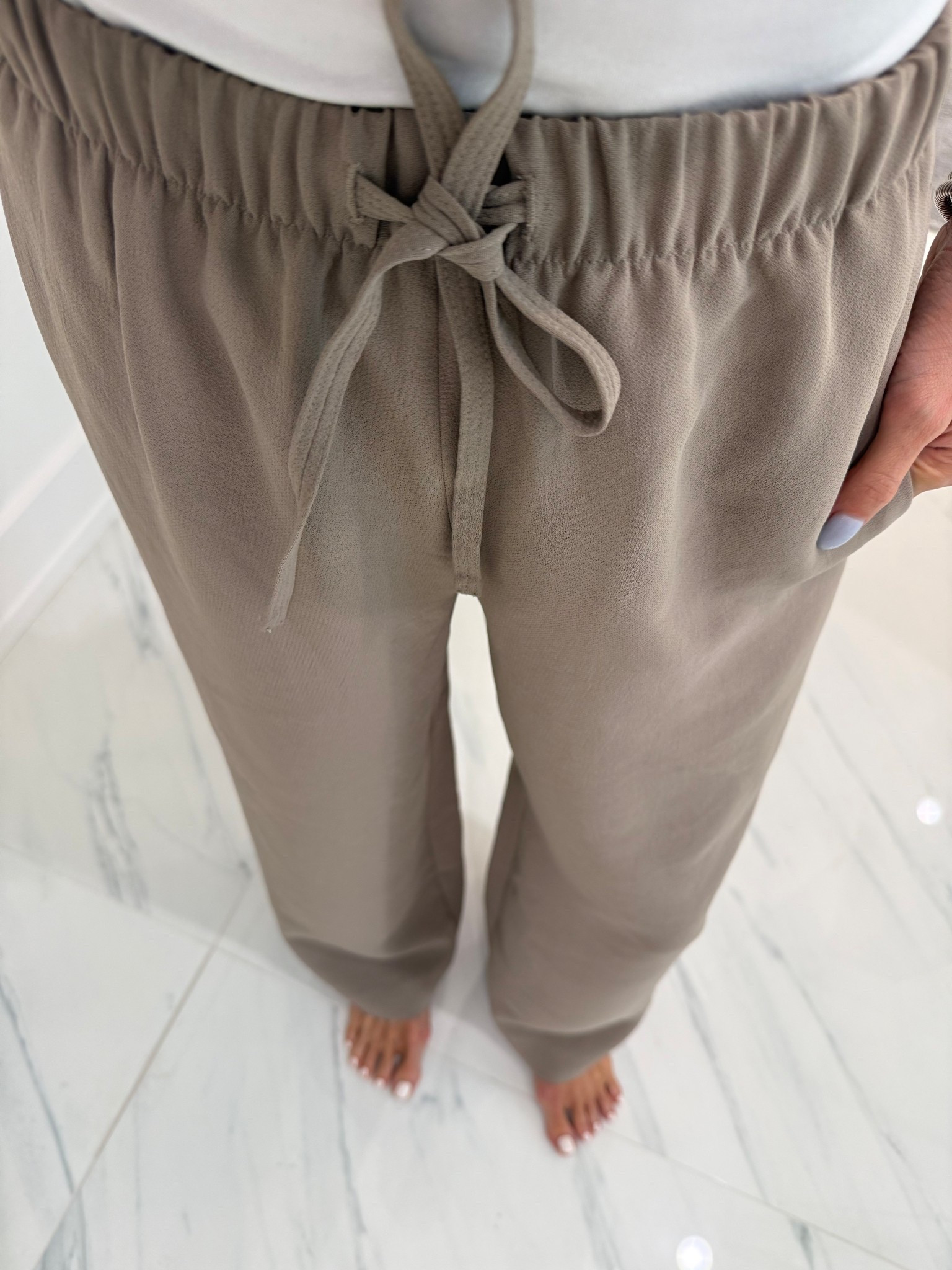 You have to grab these viral non wrinkle flowy pants that even fit petites and always sell out! Wearing 2xs short 

#LTKPetite #LTKWorkwear