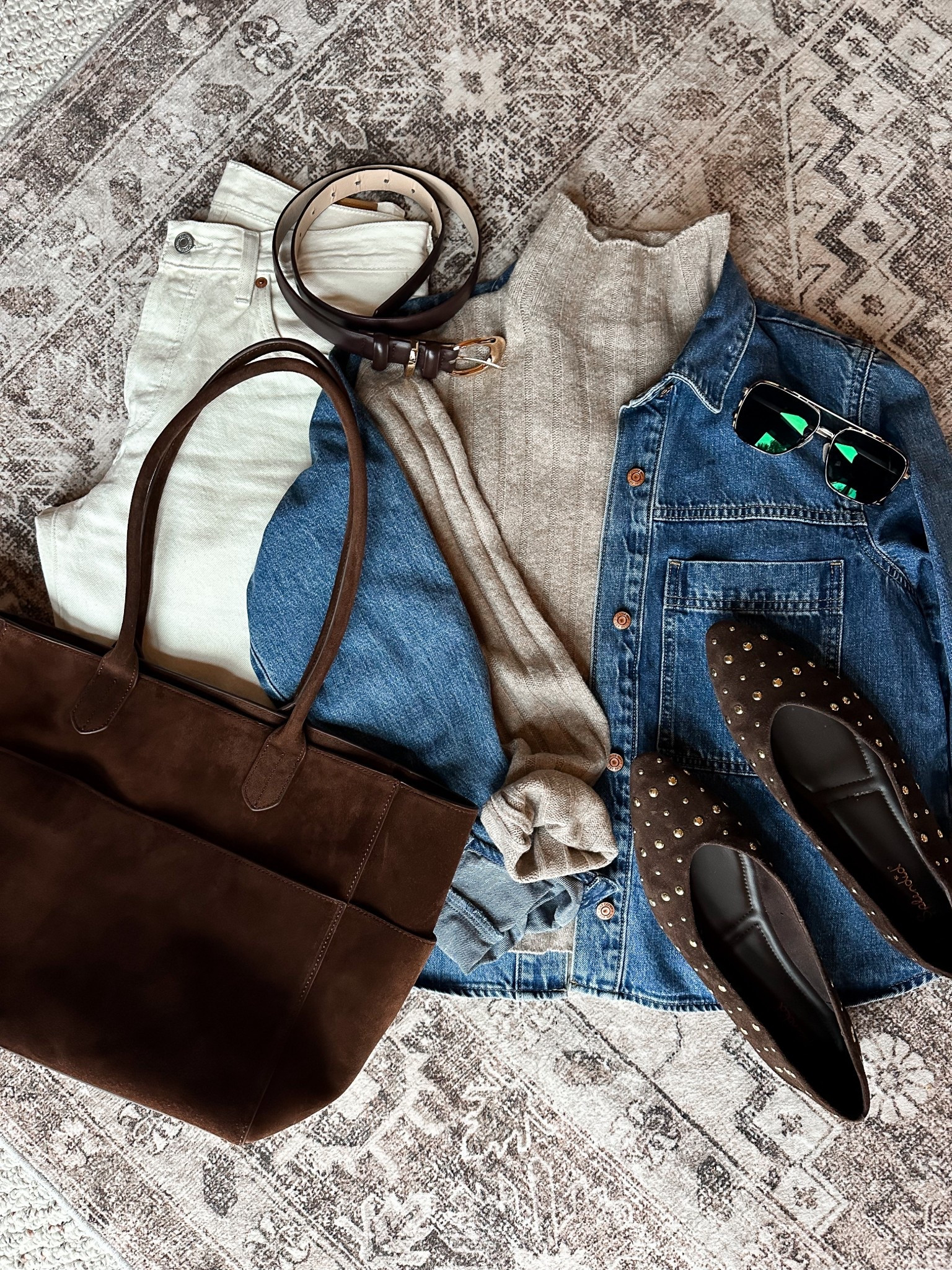 Neutral and cozy fall style 