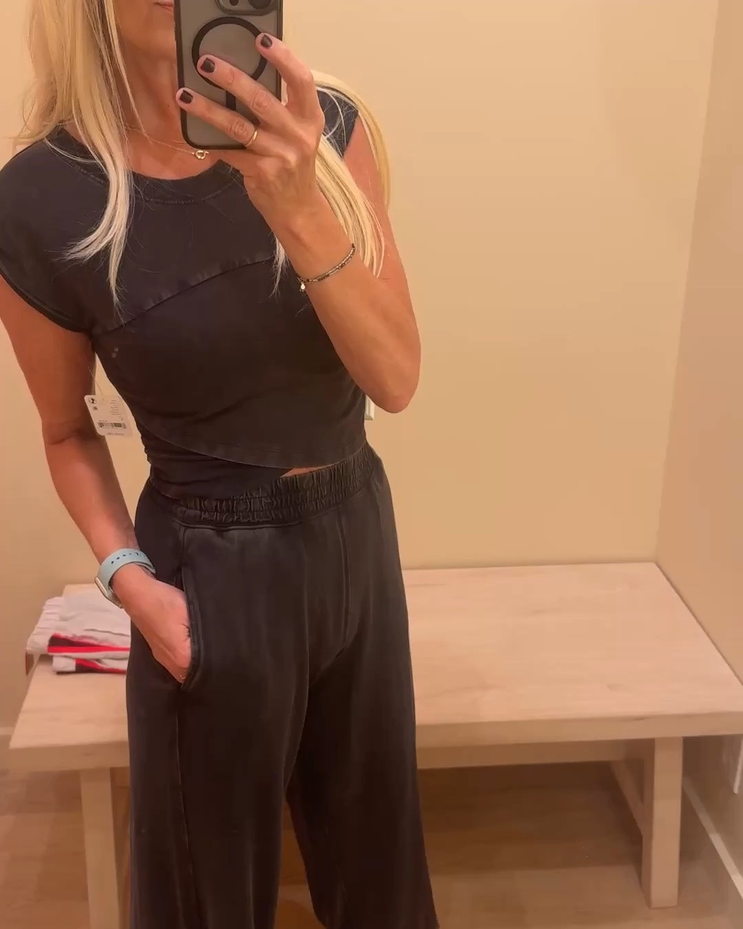 Free People Try On Haul: athleisure Matching Set perfect for travel, running around or dress up for happy hour. Comes in lots of colors! #freepeople #matchingset #traveloutfit #athleisure