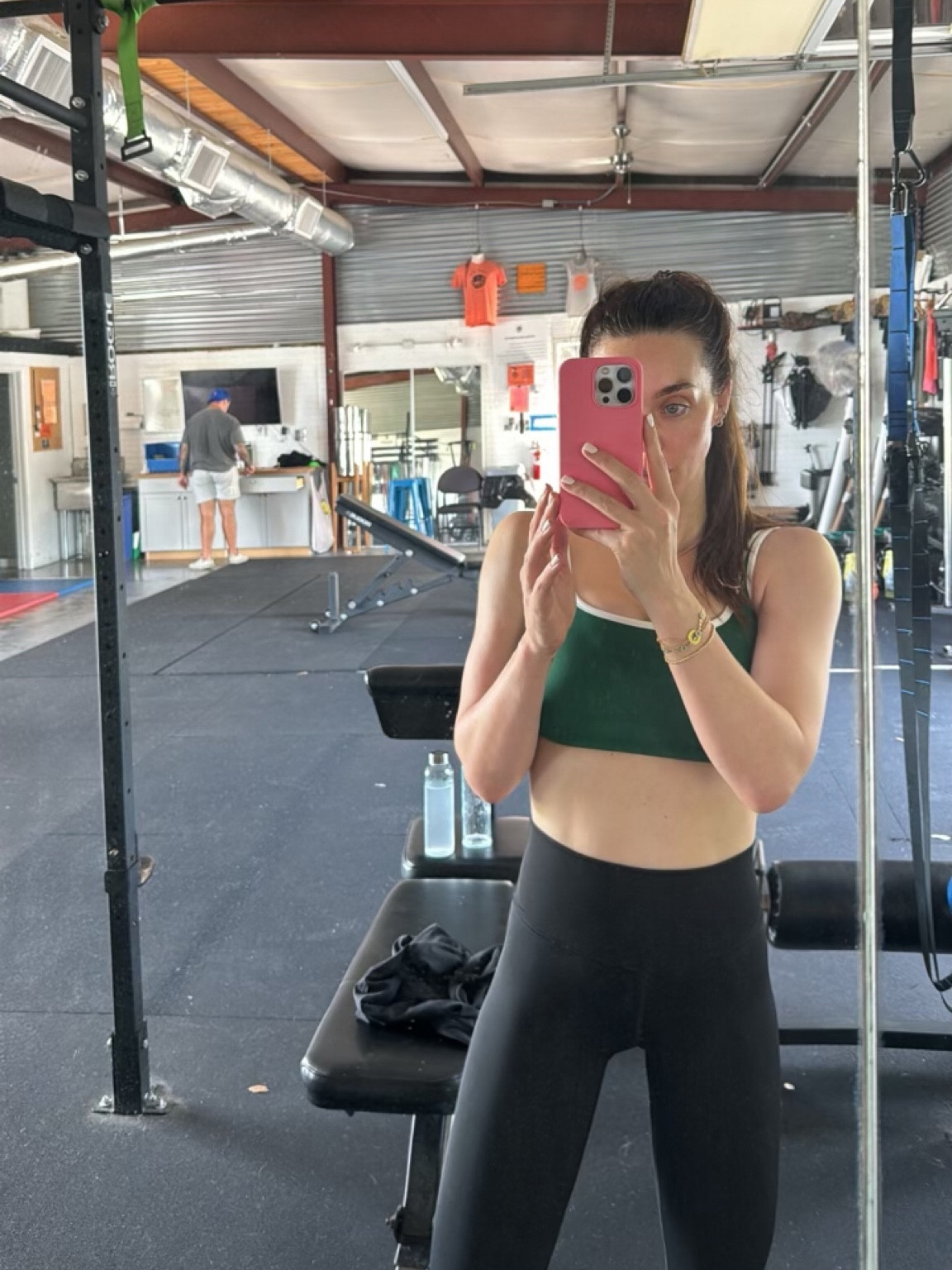 Love this green sports bra. Linked similar leggings 💚