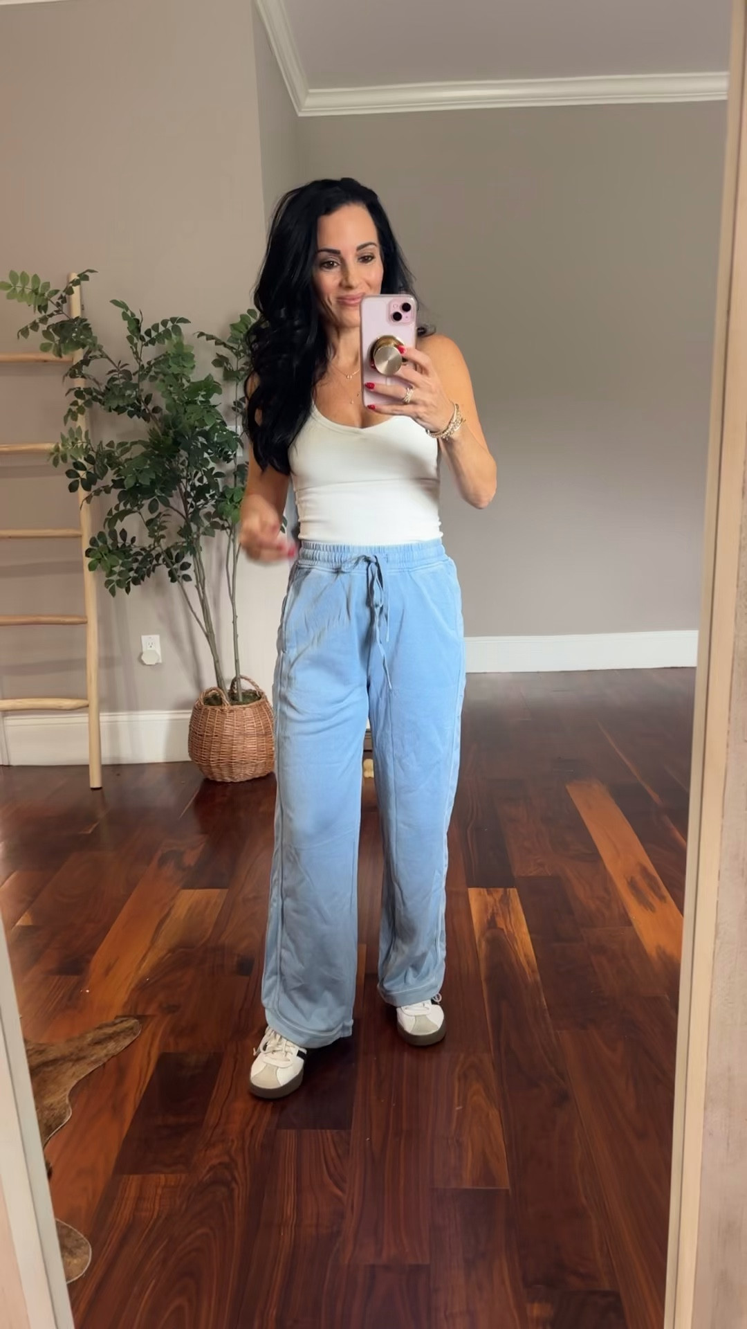 Too easy pieces from Amazon I threw on
Straight leg sweatpants with a tank top that has a built in bra


#LTKootd #LTKOver40 #LTKActive