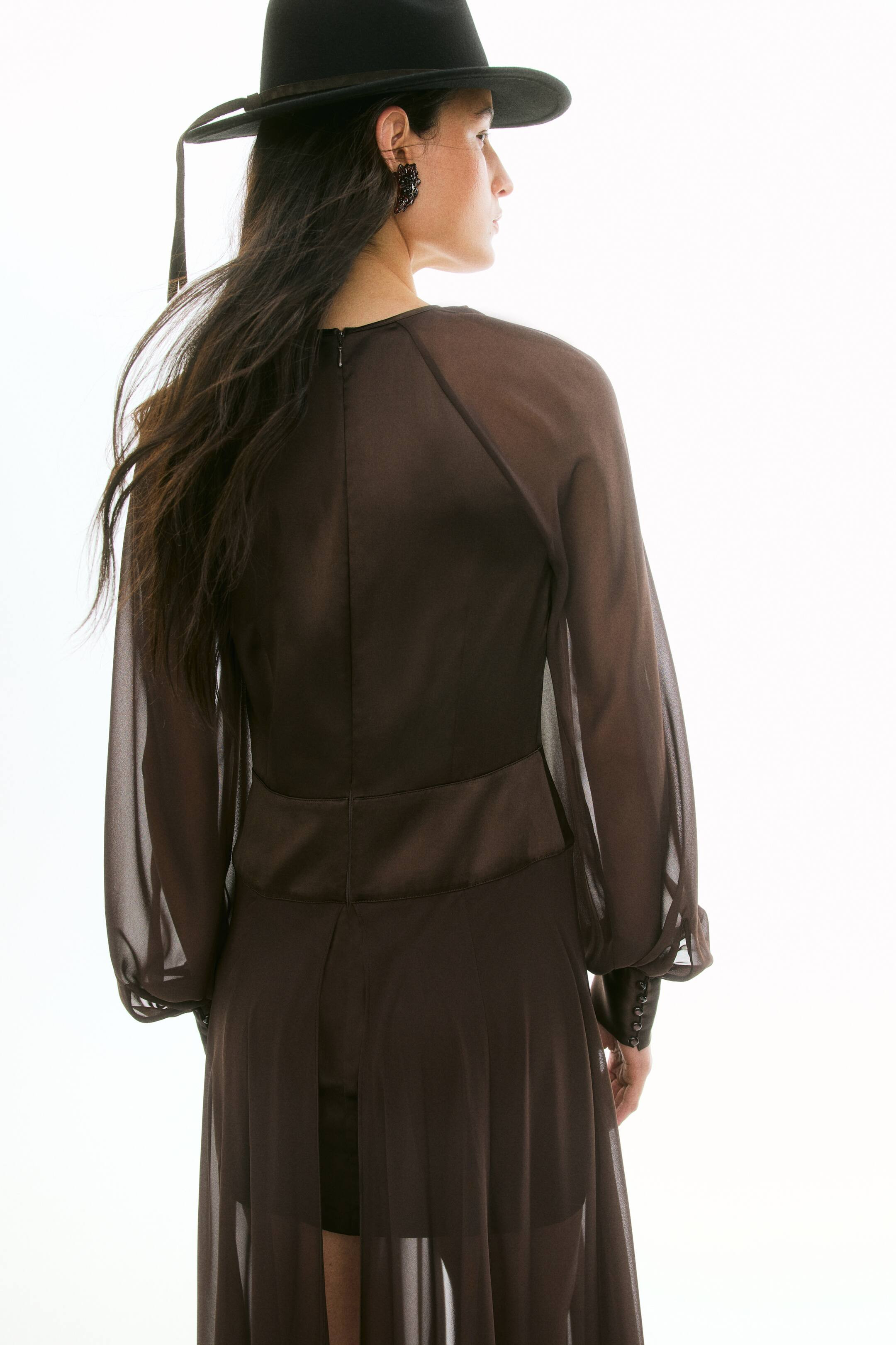 Satin maxi dress | H&M (UK, MY, IN, SG, PH, TW, HK)