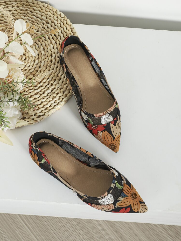 Floral Pattern Embroidered Detail Point Toe Canvas Ballet Flats | SHEIN