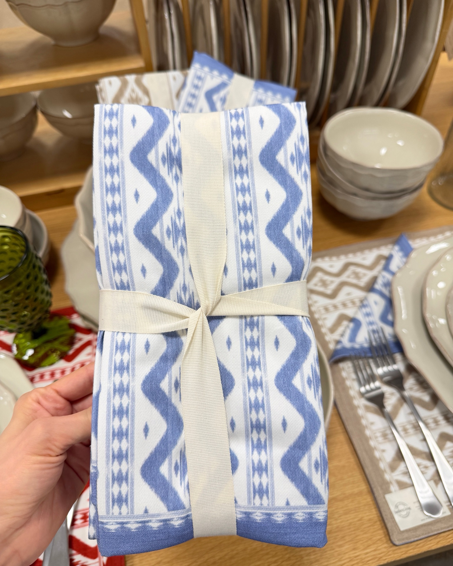 Blue ikat napkins and table linens for summer entertaining 💙☀️