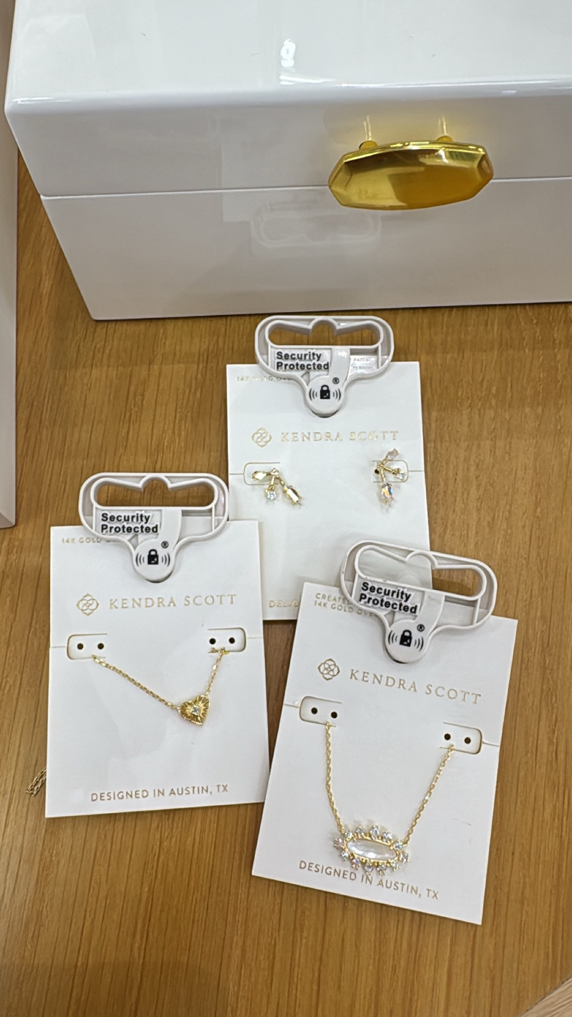 Super cute stocking stuffer ideas!!
Found all these cuties at Target 🤩 love how timeless and chic they are, and they’re so easy to style with everything!

Earrings, necklace, accessories, Christmas gifts, stocking stuffer, Kendra Scott, Target style, VintagePickin



#LTKGiftGuide #LTKHoliday #LTKStyleTip