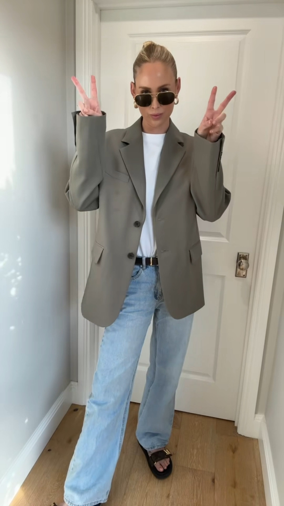 ONE OF MY FAVE BLAZERS IS ON SALE! I went up 2 sizes, but stick to your usual size if you don’t like too oversized 🫶🏼 The perfect shade of green to pair back with denim. 

#LTKstyletip #LTKworkwear #LTKsale