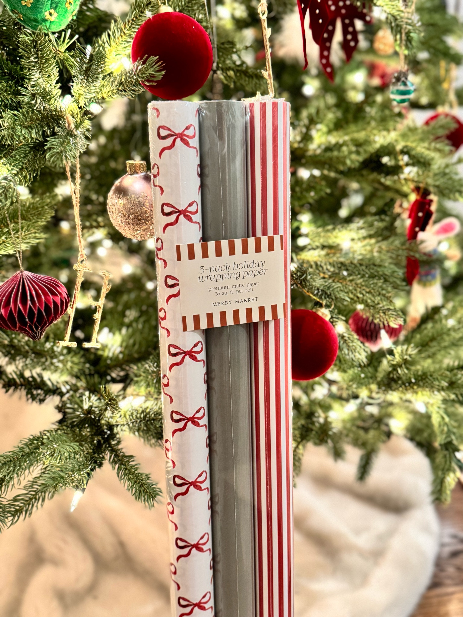 Super cute holiday wrapping paper bundle off Amazon. Easy and quick 

#LTKHome #LTKParties #LTKGiftGuide