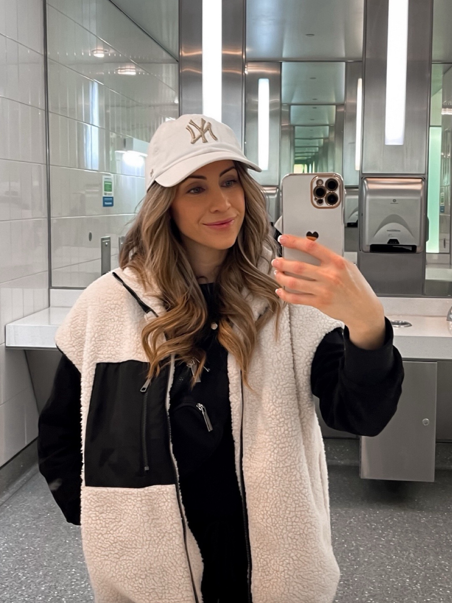 Staying cozy 🖤❄️

Vest, everything bag, sweatshirt, yoga pants, socks, shoes and hat. #ltkpetite

#LTKActive #LTKFindsUnder100 #LTKHoliday