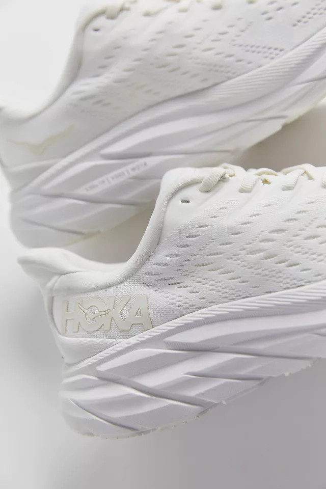 HOKA ONE ONE® Clifton 8 Women’s Sneaker | Urban Outfitters (US and RoW)