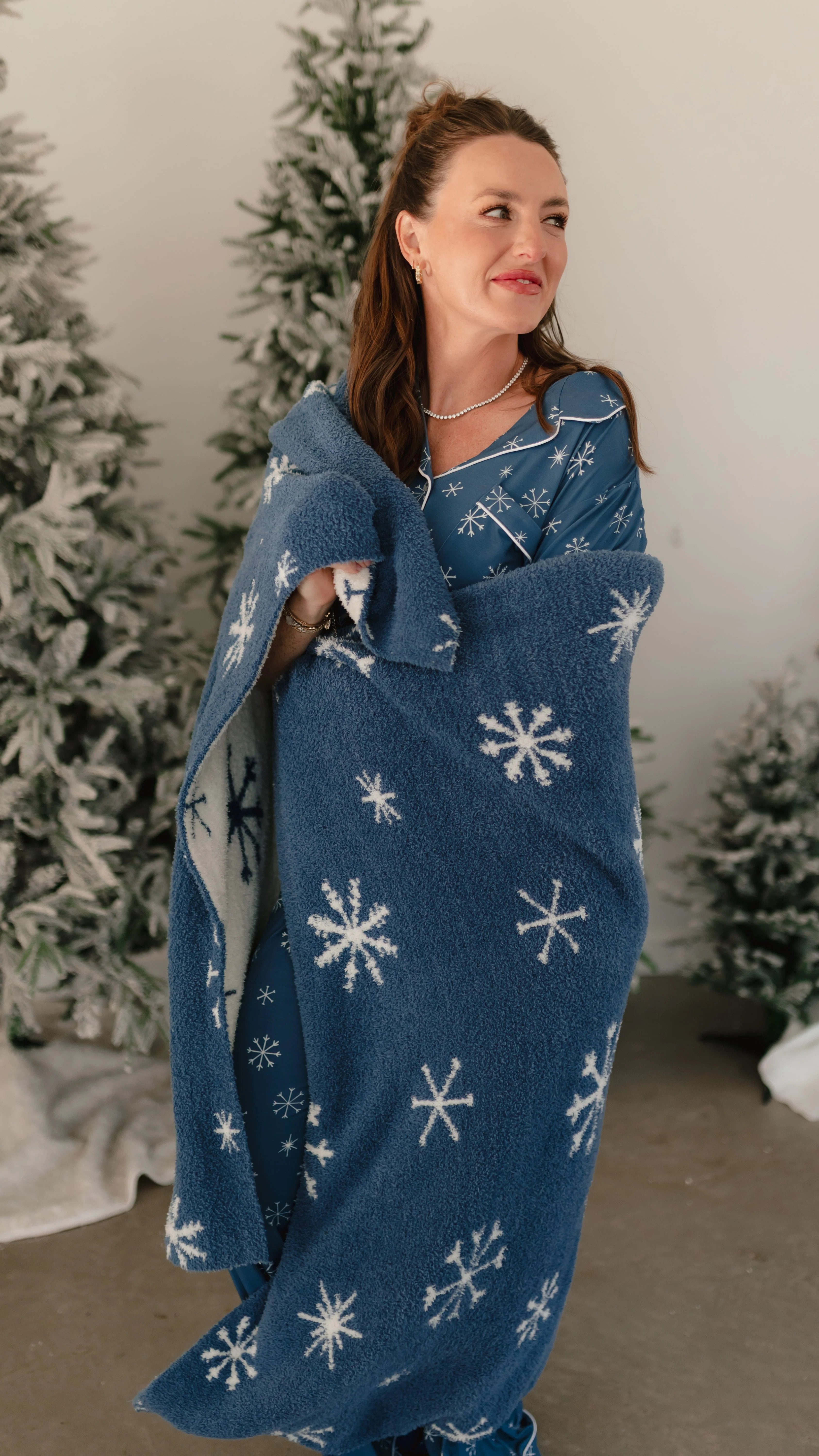 Adult Plush Throw Blanket in Snowflakes | Silks Design