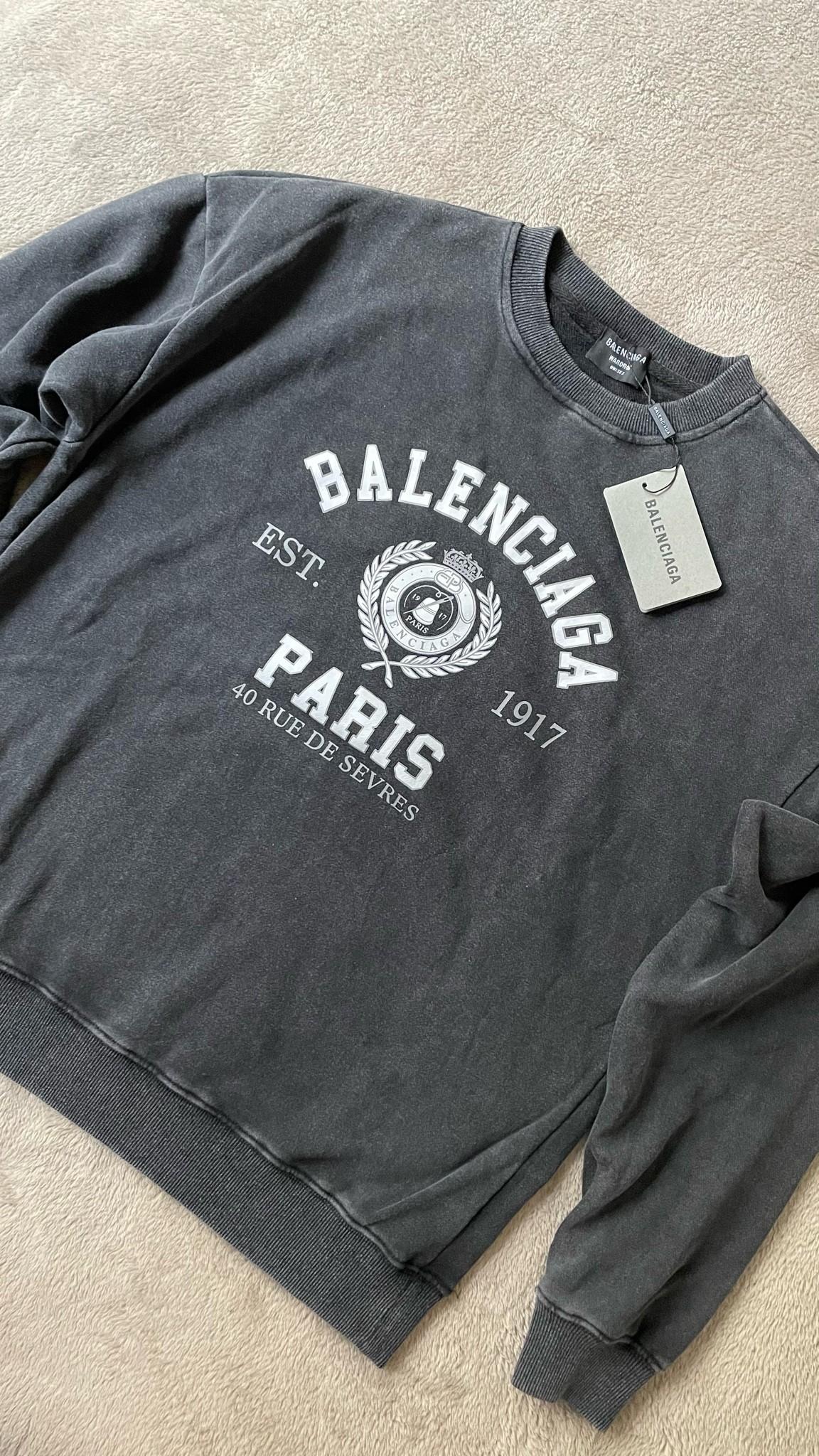 Balenciaga sweatshirt dhgate 

#LTKunder100 #LTKunder50 #LTKsalealert