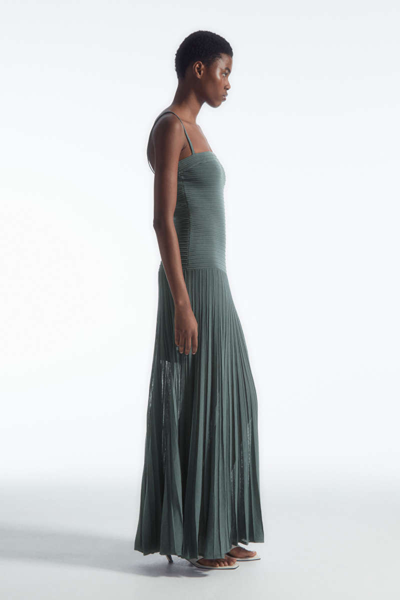 PLEATED KNITTED MAXI DRESS | COS (EU)