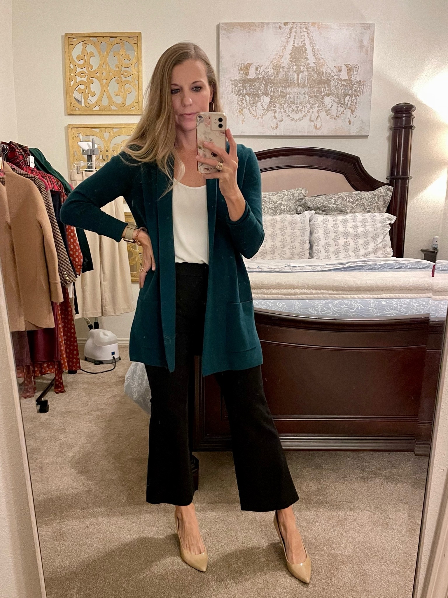 Today’s work #ootd - cardi is 30% off + 20% for cardmembers! Wearing an XS!



#LTKstyletip #LTKunder100 #LTKworkwear