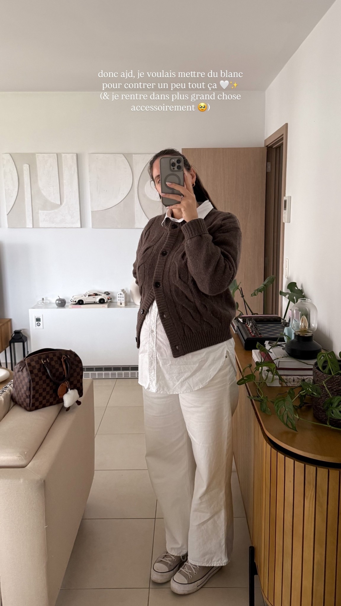 donc ajd, je voulais mettre du blanc pour contrer un peu tout ça 🤍✨
(& je rentre dans plus grand chose accessoirement 🥹)