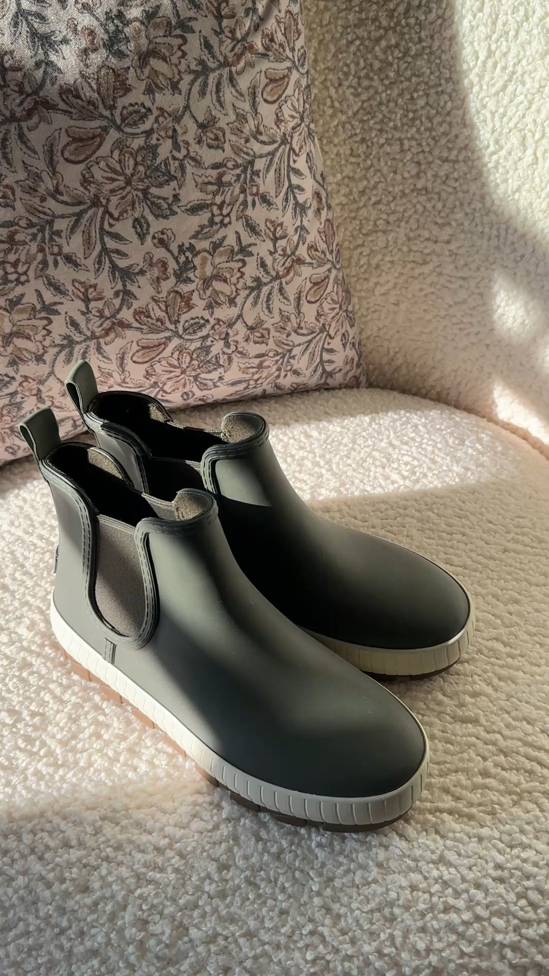 I found the perfect pair of Sperry women’s fall rain/all-weather trendy boots — pictured here is the olive color & they run true to size.

#Amazonfashion


#LTKFindsUnder100 #LTKStyleTip