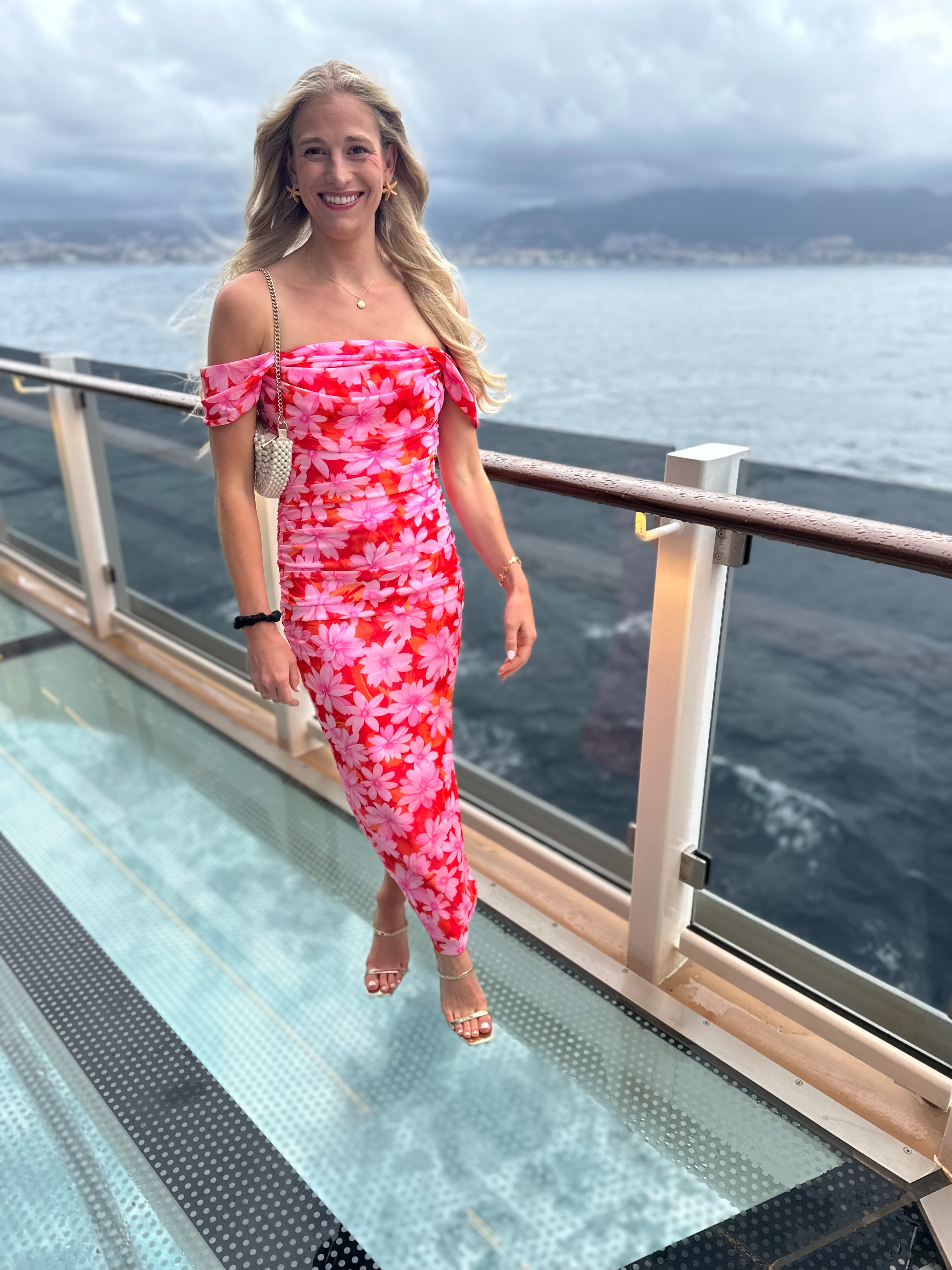 Dress is a small TTS! It's stretch yand comfy! I didn't have any problems with it falling down. Shoes 6.5 TTS. 

Vacation outfit. Vacation dress. Summer dress. Summer styles. Mini dress. White sneakers. European vacation. European vacation outfit. Cruise outfit. Resort wear. Cruise dress. Wedding guest dress
 

 