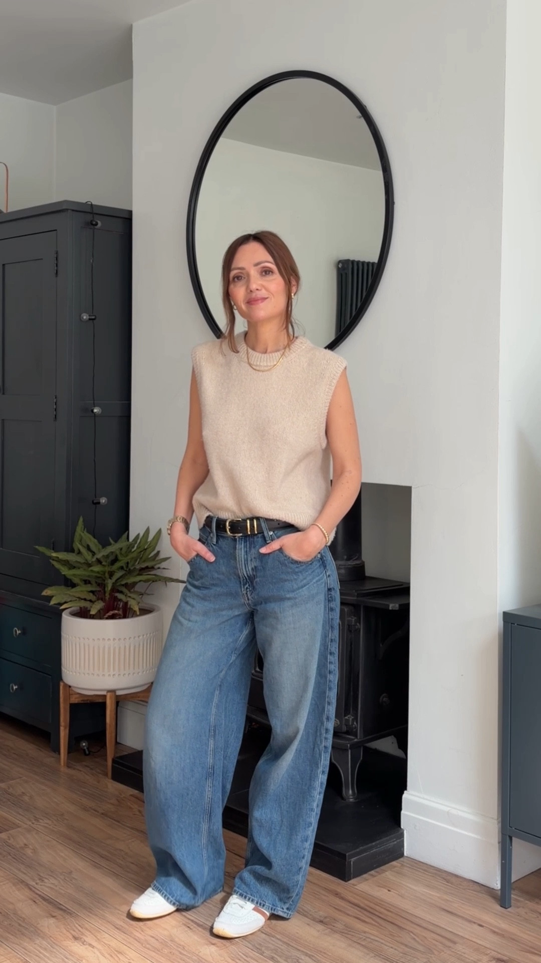 So nice to get this sleeveless knit out again! I wear a small, wearing a 25w 30l in these jeans (sized down) and my usual size in the jacket xx

#LTKuk #LTKspring