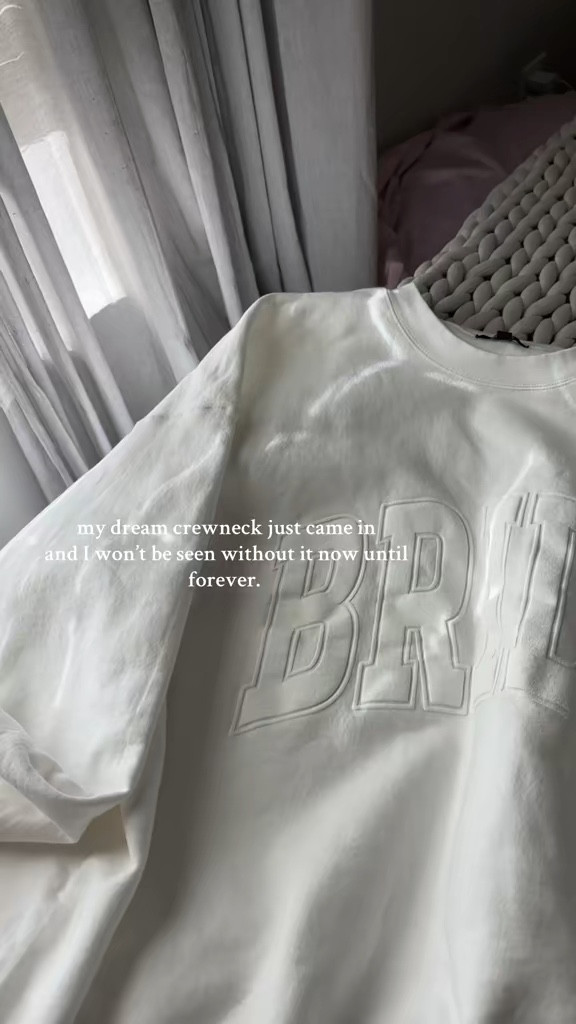 Wedding is 23 days away💍 Perfection. This crewneck is so comfortable and will be a staple in your closet. ✨

#LTKWedding #LTKootd