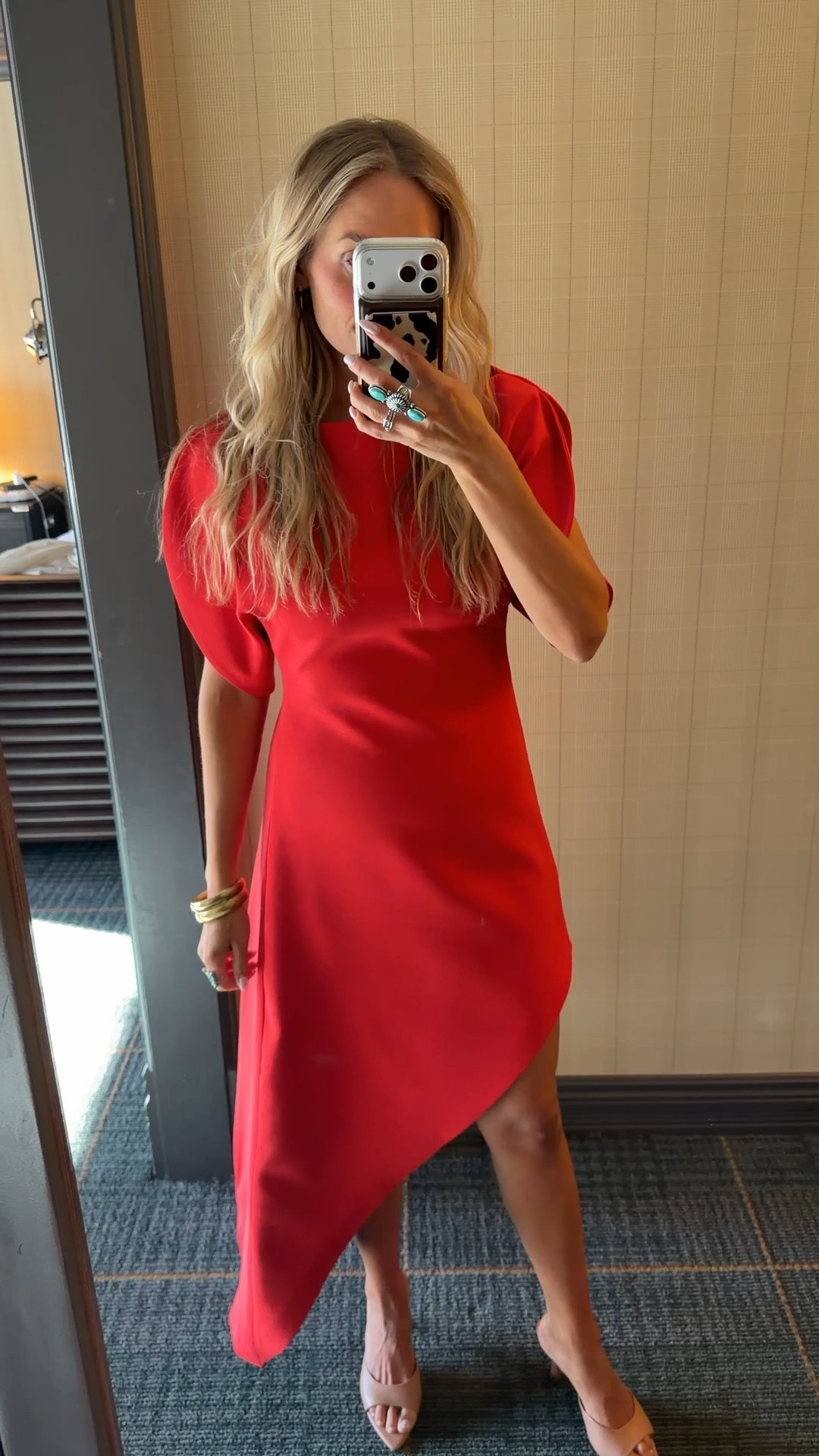 This Zara dress is one my my favorite dresses I’ve ever worn! 

Size: S / TTS 