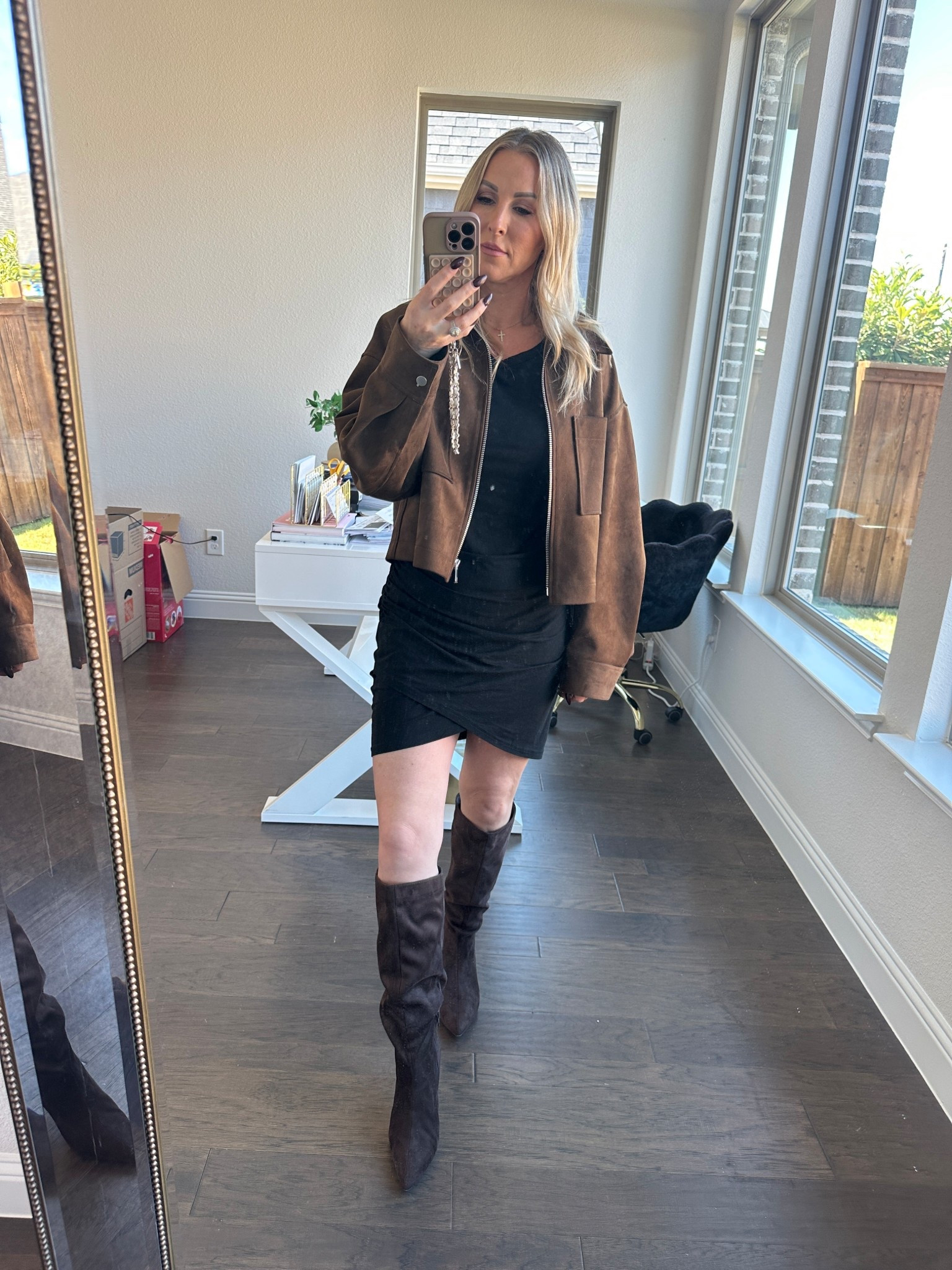 A last-minute Thanksgiving outfit that still feels chic. 🍂
I love a classic all-black base with a rich brown jacket and boots — it’s the easiest way to look elevated without overthinking it. High-low style that works every single time, especially for over-40 style. 🤎

#ltkfashion #ltkover40 #fallstyle #thanksgivingoutfit #highlowstyle #affordablefallfashion #christianinfluencer


#LTKCyberWeek #LTKootd #LTKHoliday