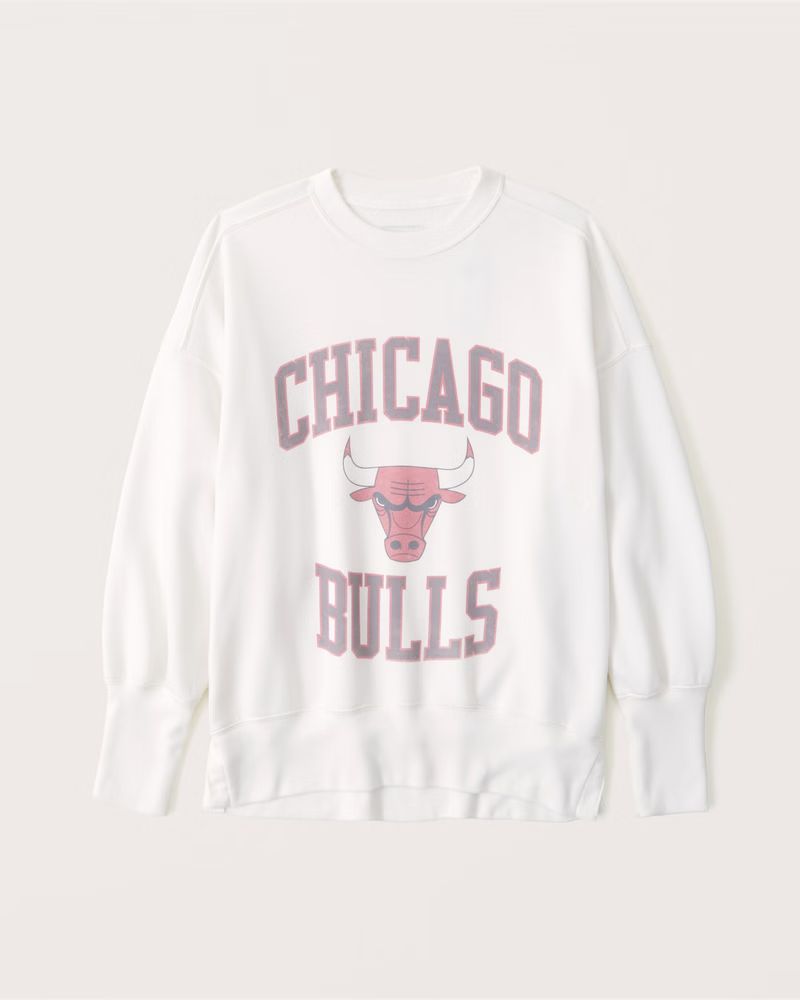 Women's Boyfriend Crew Chicago Bulls Graphic Sweatshirt | Women's Tops | Abercrombie.com | Abercrombie & Fitch (US)