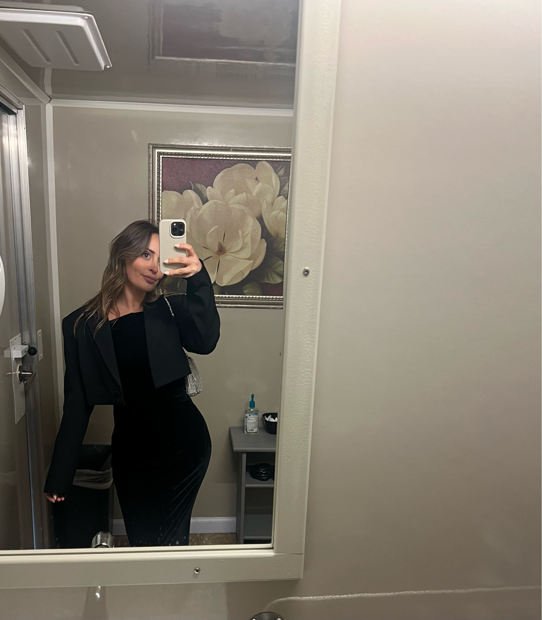 Best cropped black blazer 

#LTKGiftGuide #LTKWorkwear #LTKFindsUnder100