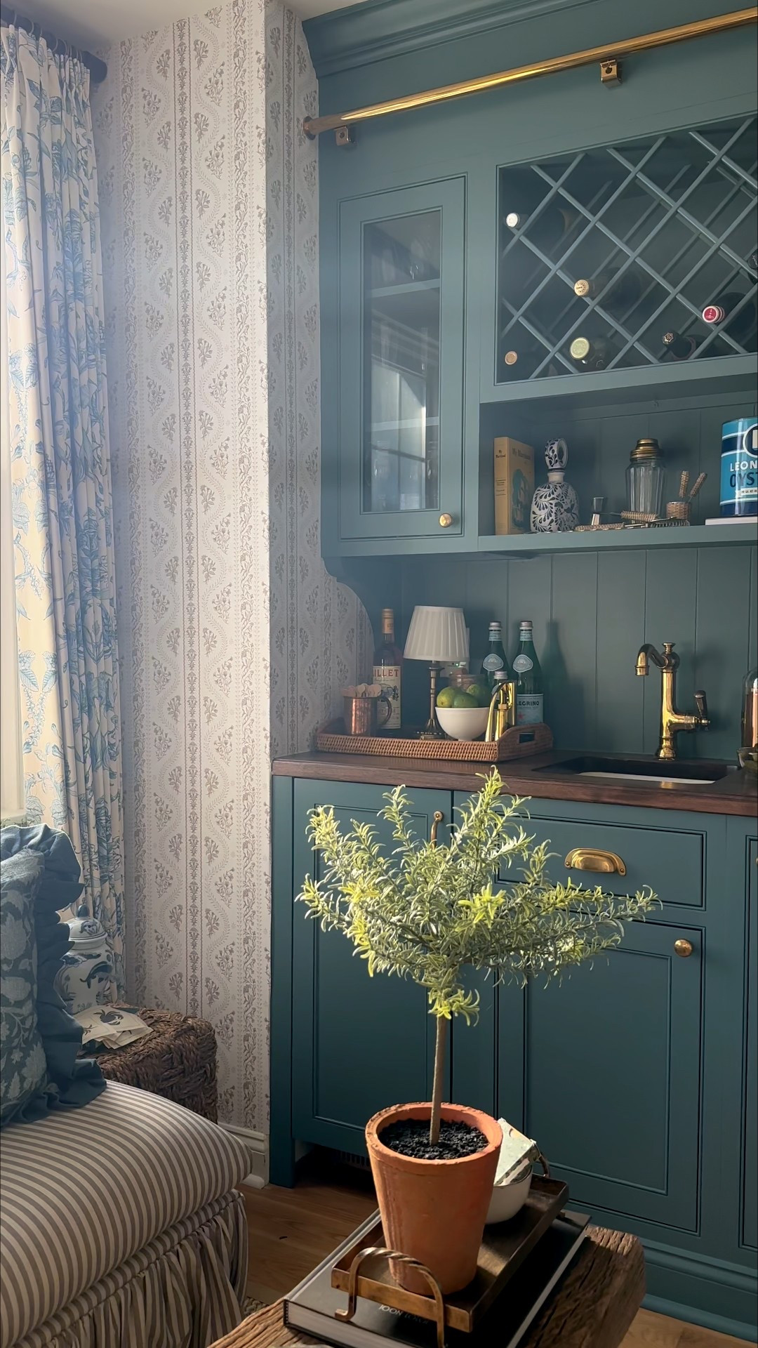 New Year’s Day: a house full of life, laughter and love as we have many close friends and neighbors over for our favorite tradition. Cheesy, maybe, but all I can ask for! 