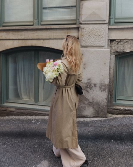 a trench coat & a wide leg pair of trousers is always a spring classic 🧥💐 