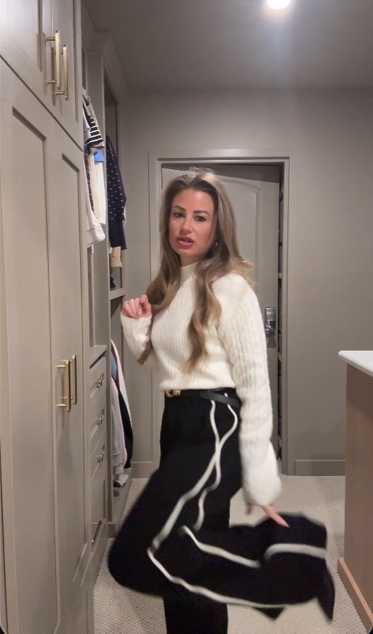 I am obsessed with these pants! They are the most comfortable pair I own and so unique! 

#LTKWorkwear #LTKSaleAlert #LTKPetite