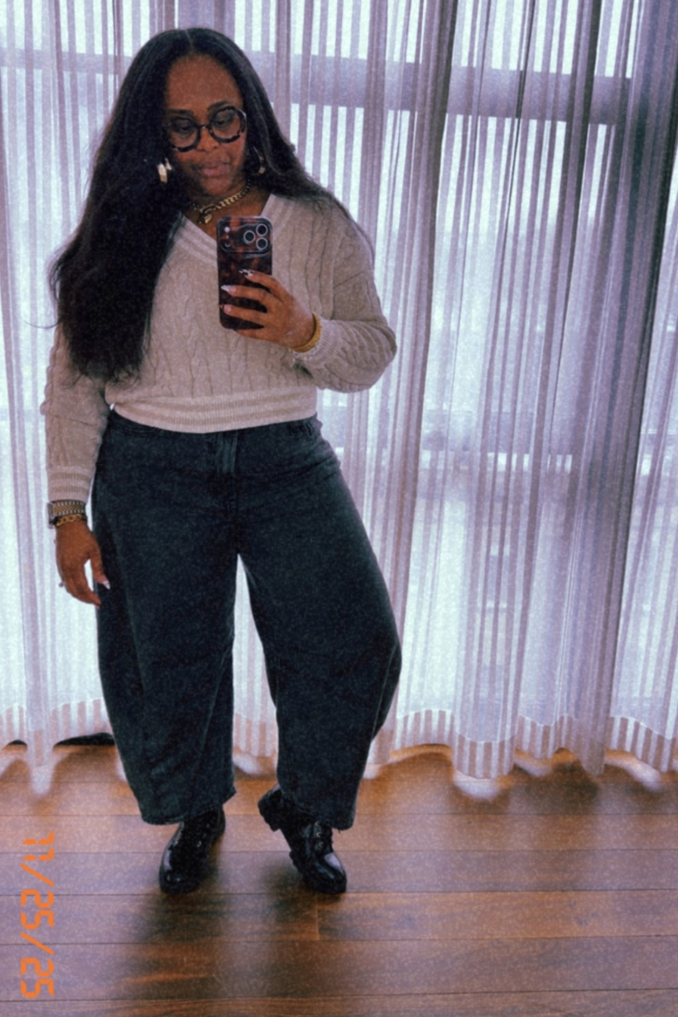 Barrel-leg jeans are short-girl approved. Dare I say… they kind of eat on us 😌. Either way, they’re roomy, comfy, and perfect for real life.

#LTKootd #LTKFindsUnder50 #LTKgrwm