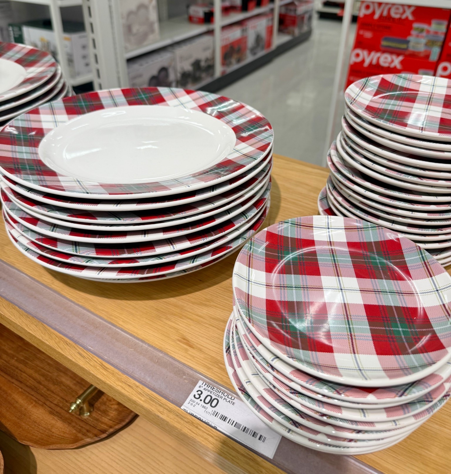 Plaid Christmas plates ❤️



Christmas plates, holiday decor, Christmas decor, tablescape, Christmas dining 


#target #targetfinds 

#LTKHome #LTKHoliday