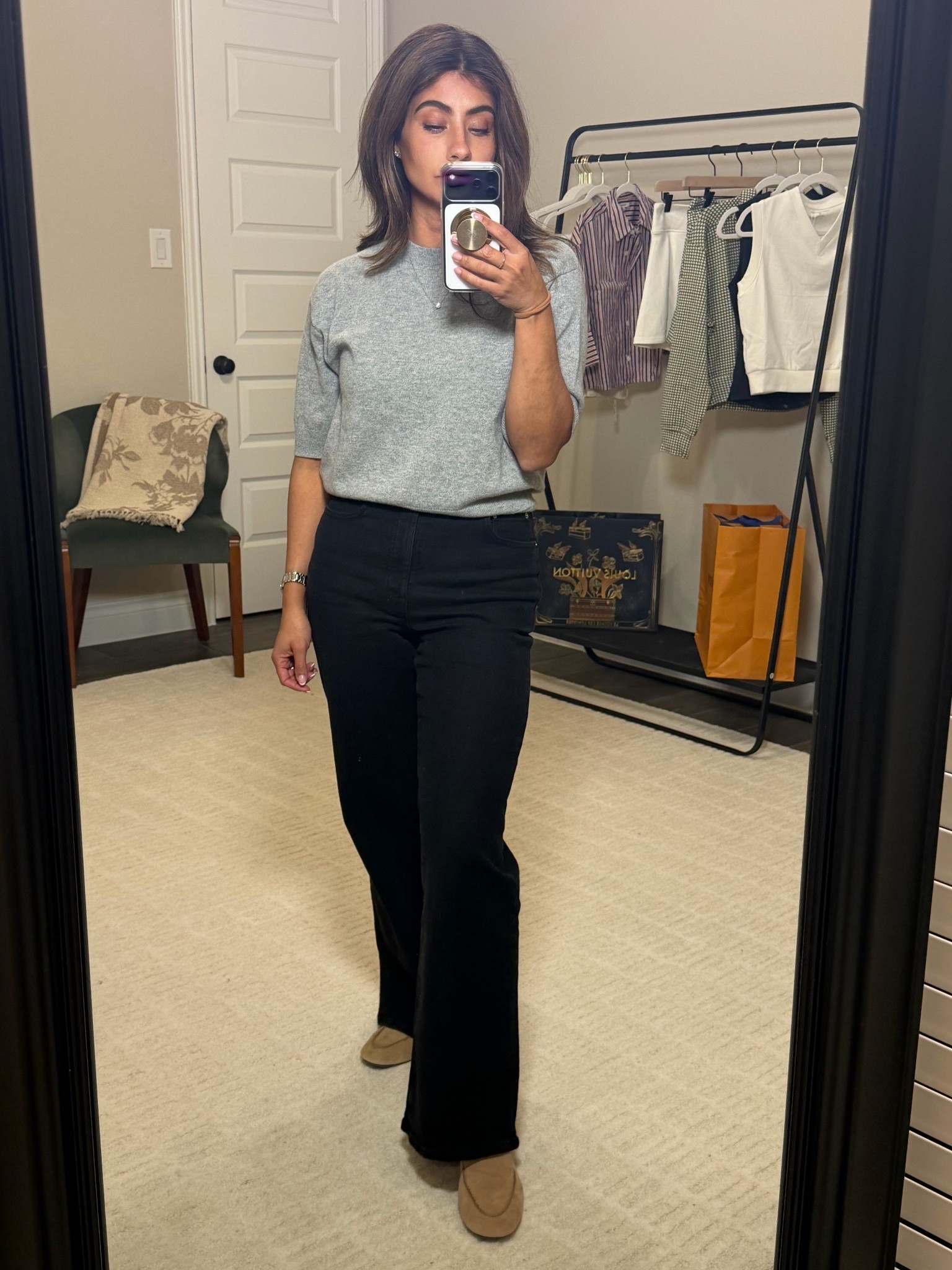 Proof that simple pieces can still look so good. This combo is comfortable, polished, and easy to recreate.

Sized down on the top to XS